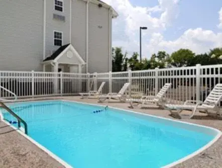Swimming Pool in Microtel Inn & Suites Huntsville
