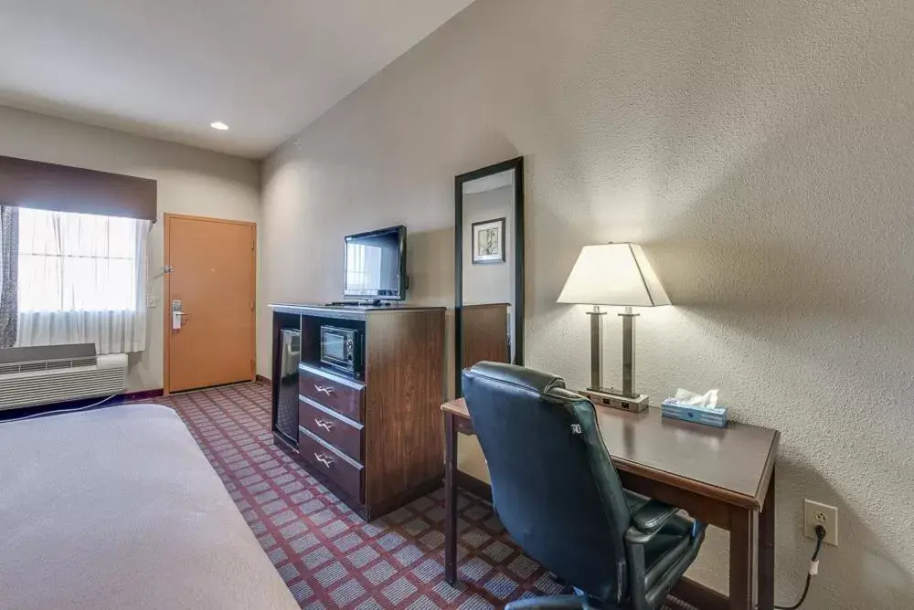 TV/Entertainment Center in Executive Inn & Suites Cushing