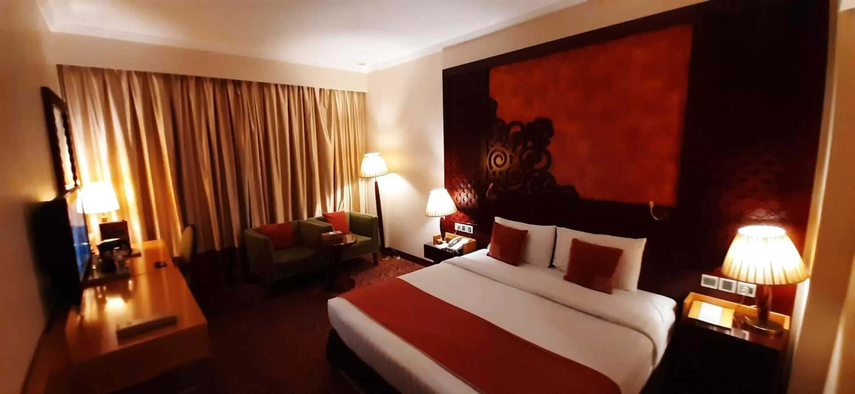 Bedroom, Bed in Dubai Grand Hotel by Fortune, Dubai Airport