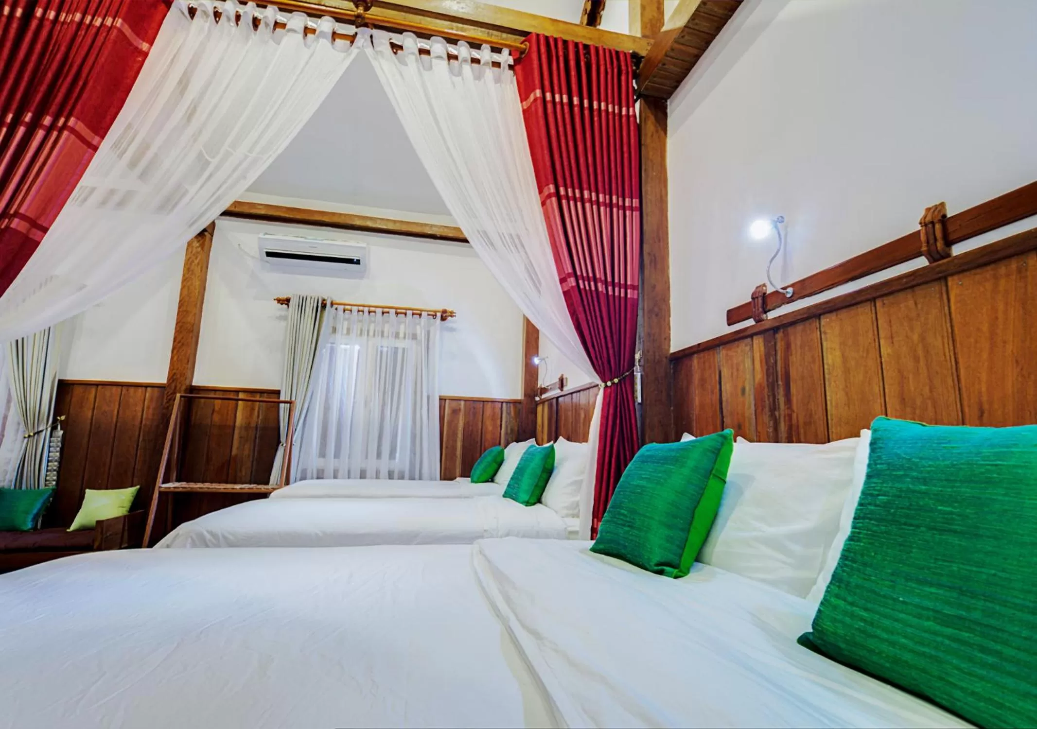 Bed in Maison Model d'Angkor