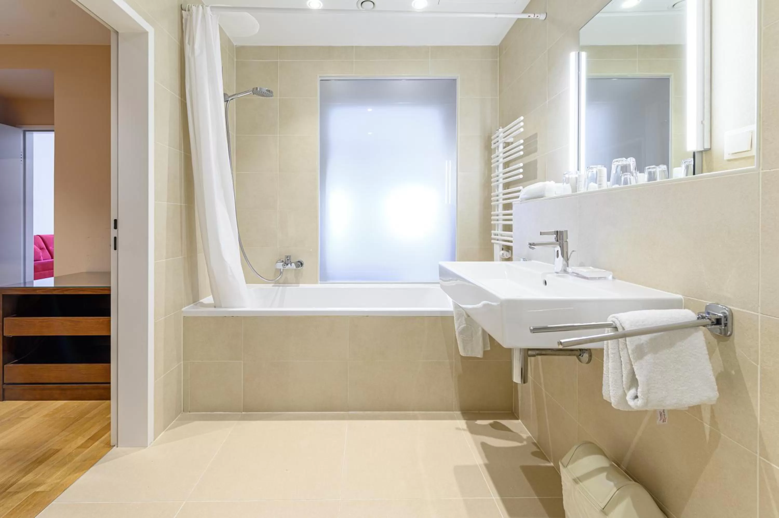 Bathroom in Hotel Caroline