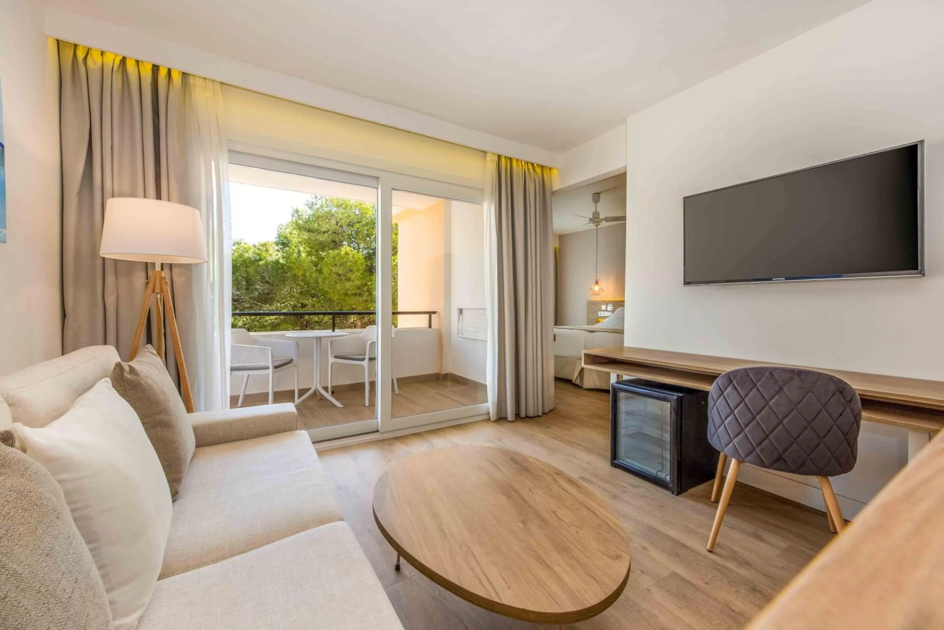 TV and multimedia in Valentin Somni Hotel & Suites