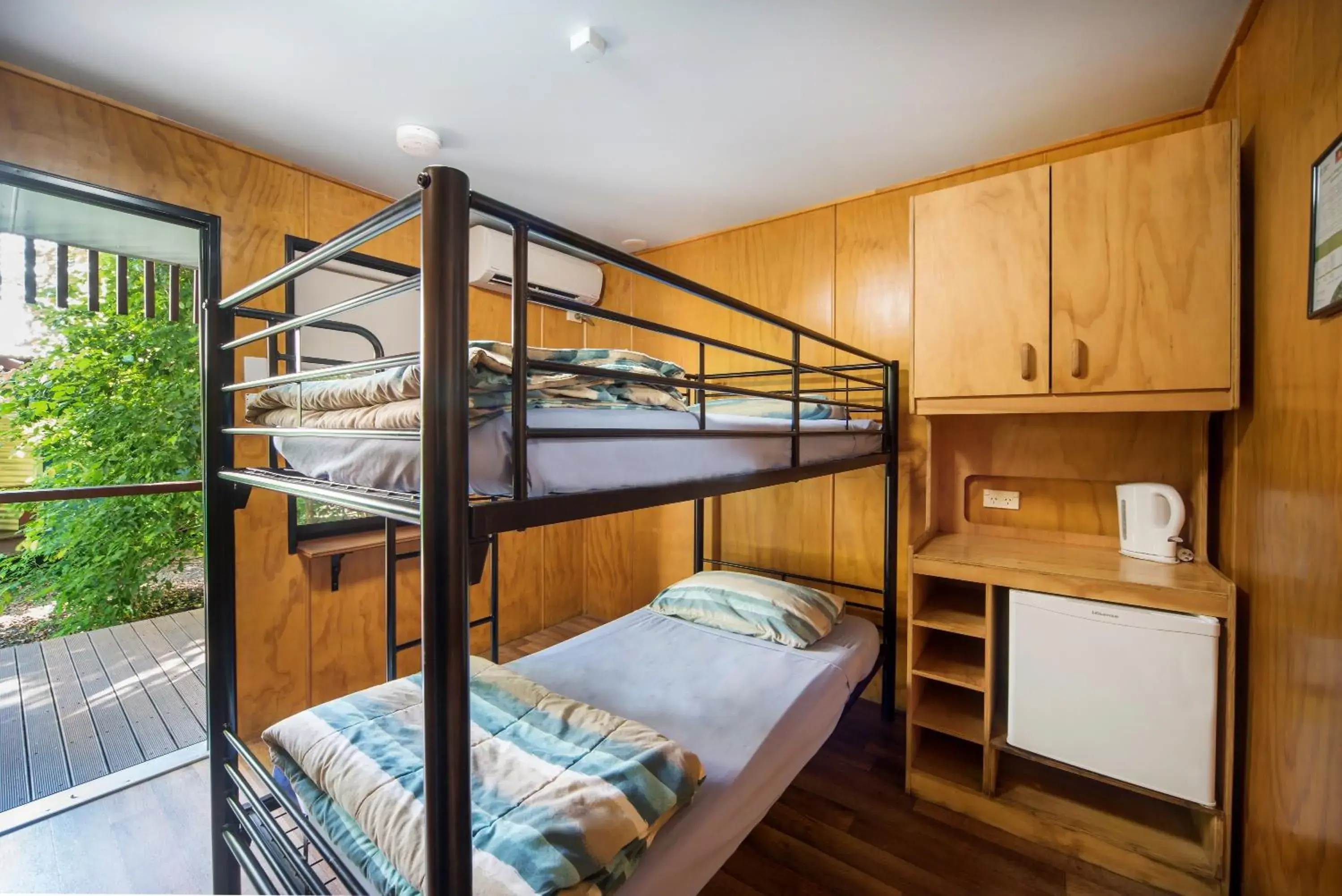 Photo of the whole room, Bunk Bed in Airlie Beach Magnums - Adults Only