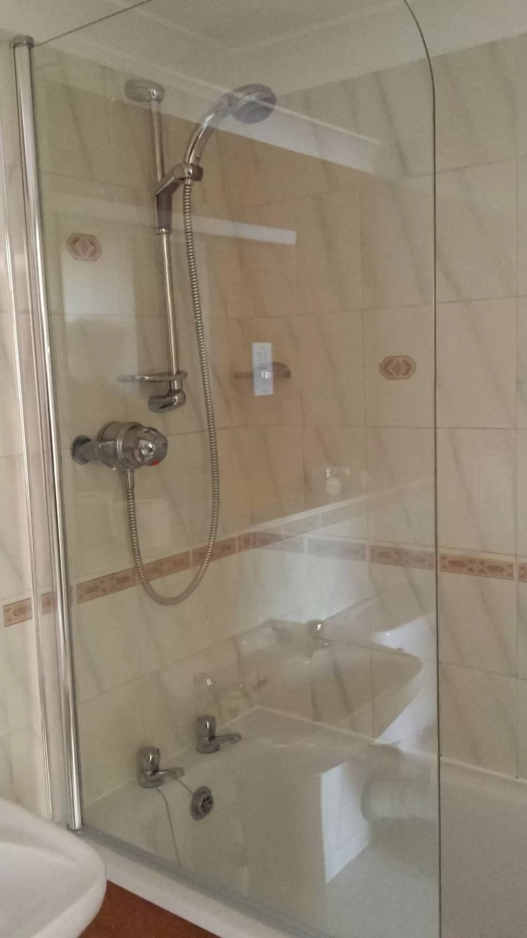 Shower, Bathroom in Expanse Hotel