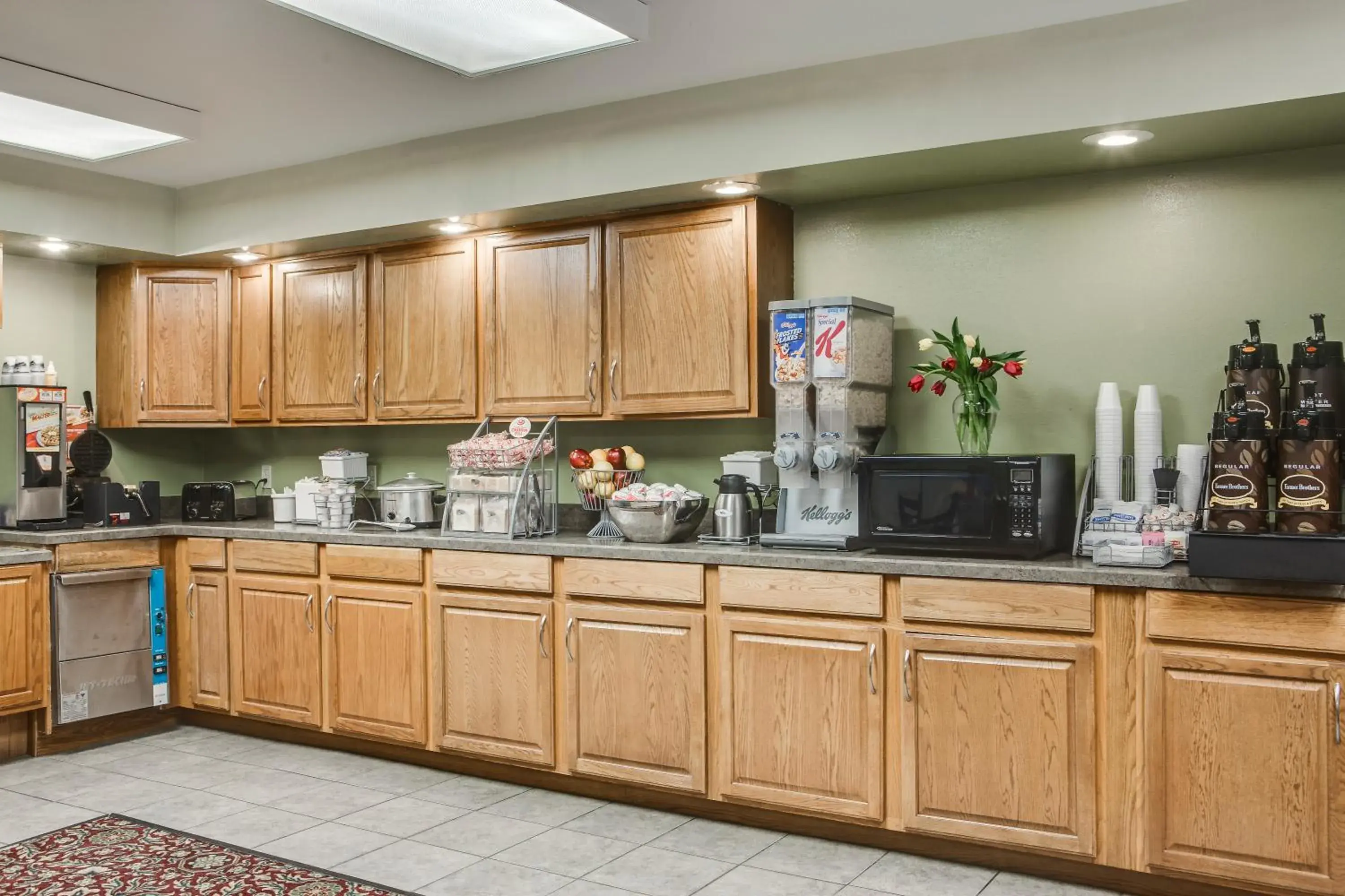 Food, Kitchen/Kitchenette in Super 8 by Wyndham Manhattan KS