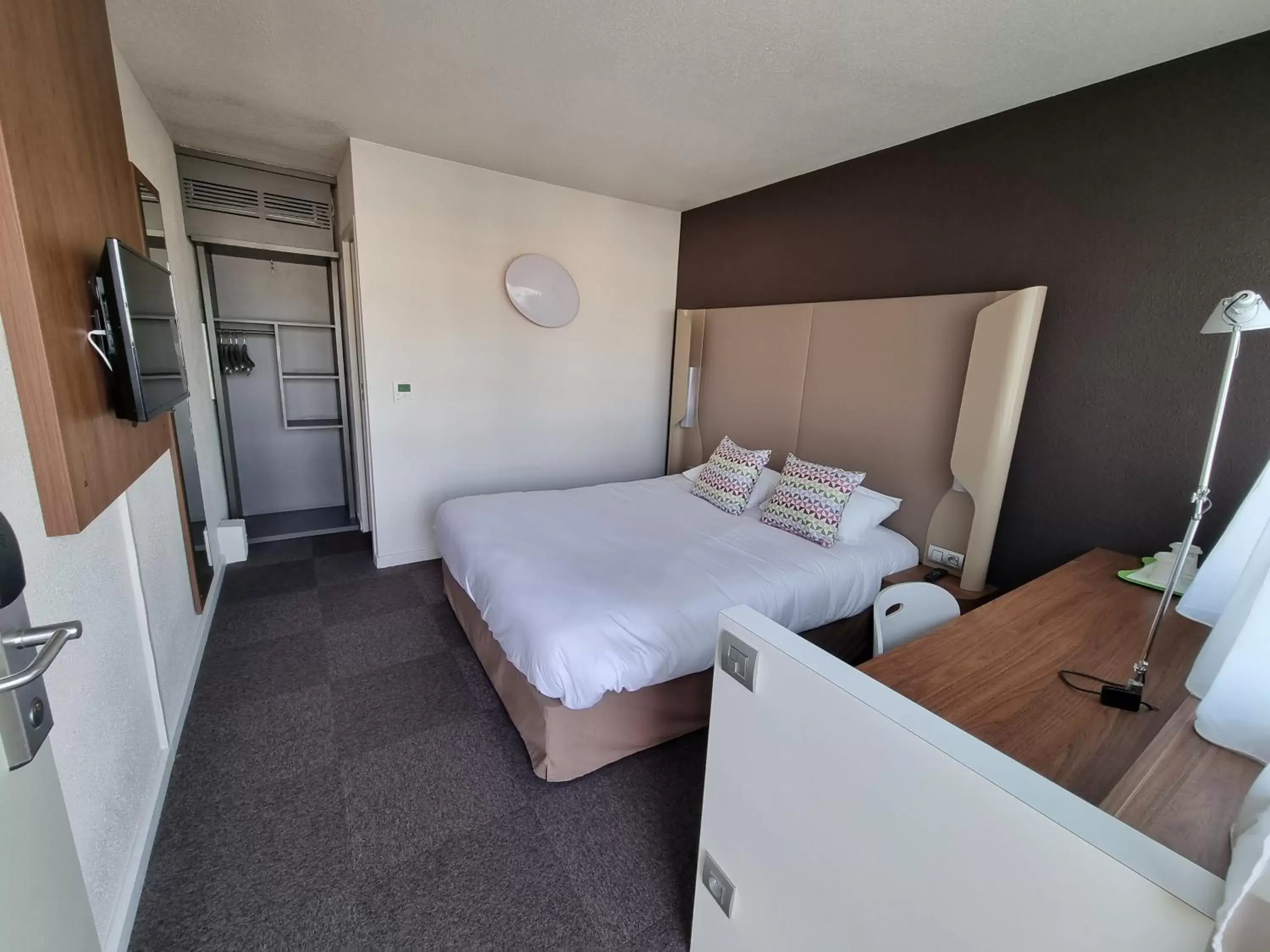 Bedroom, Bed in Campanile Toulouse - Blagnac Aéroport