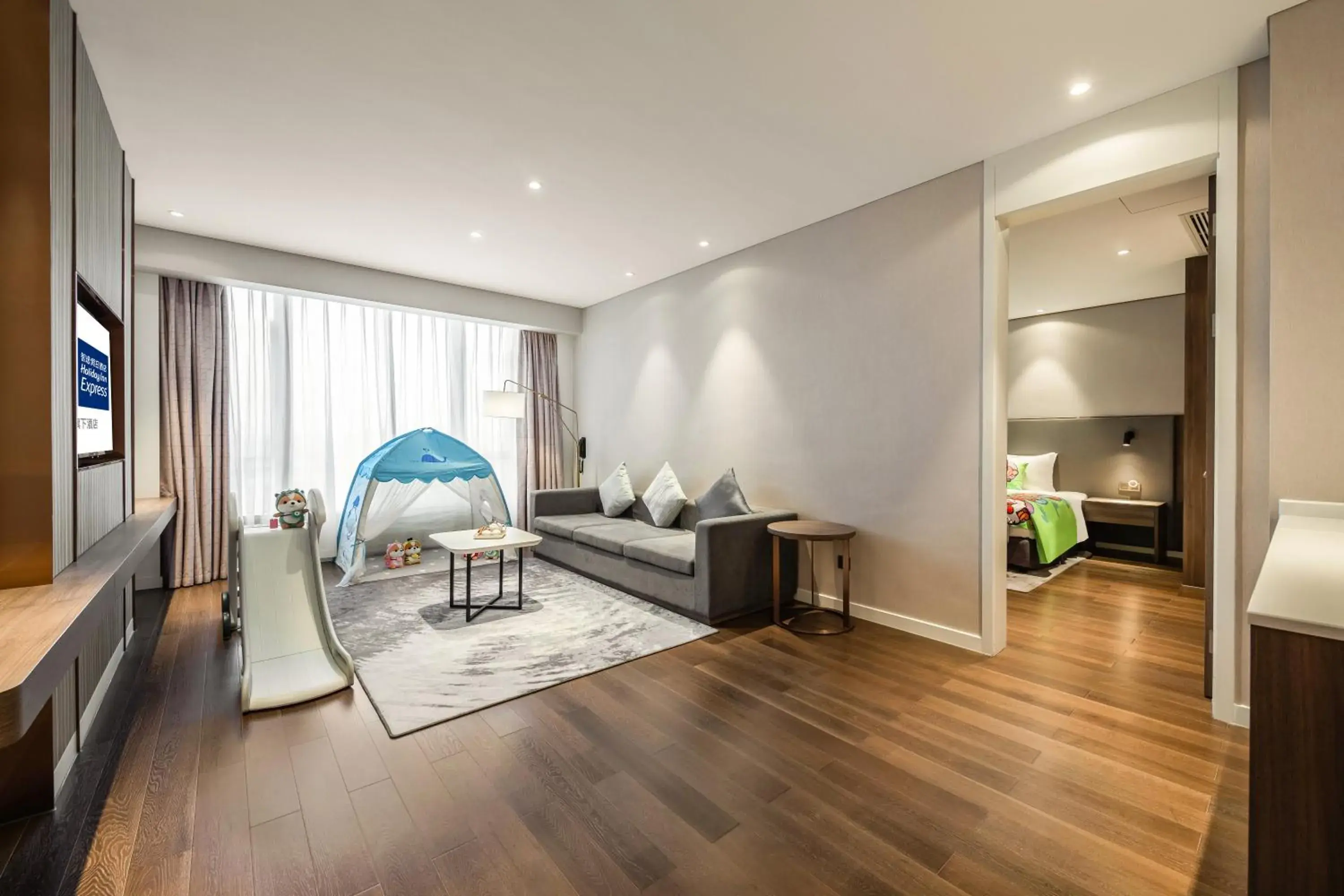 Photo of the whole room, Bed in Holiday Inn Express Jinjiang Anhai by IHG Photo of the whole room, Bed in Holiday Inn Express Jinjiang Anhai by IHG