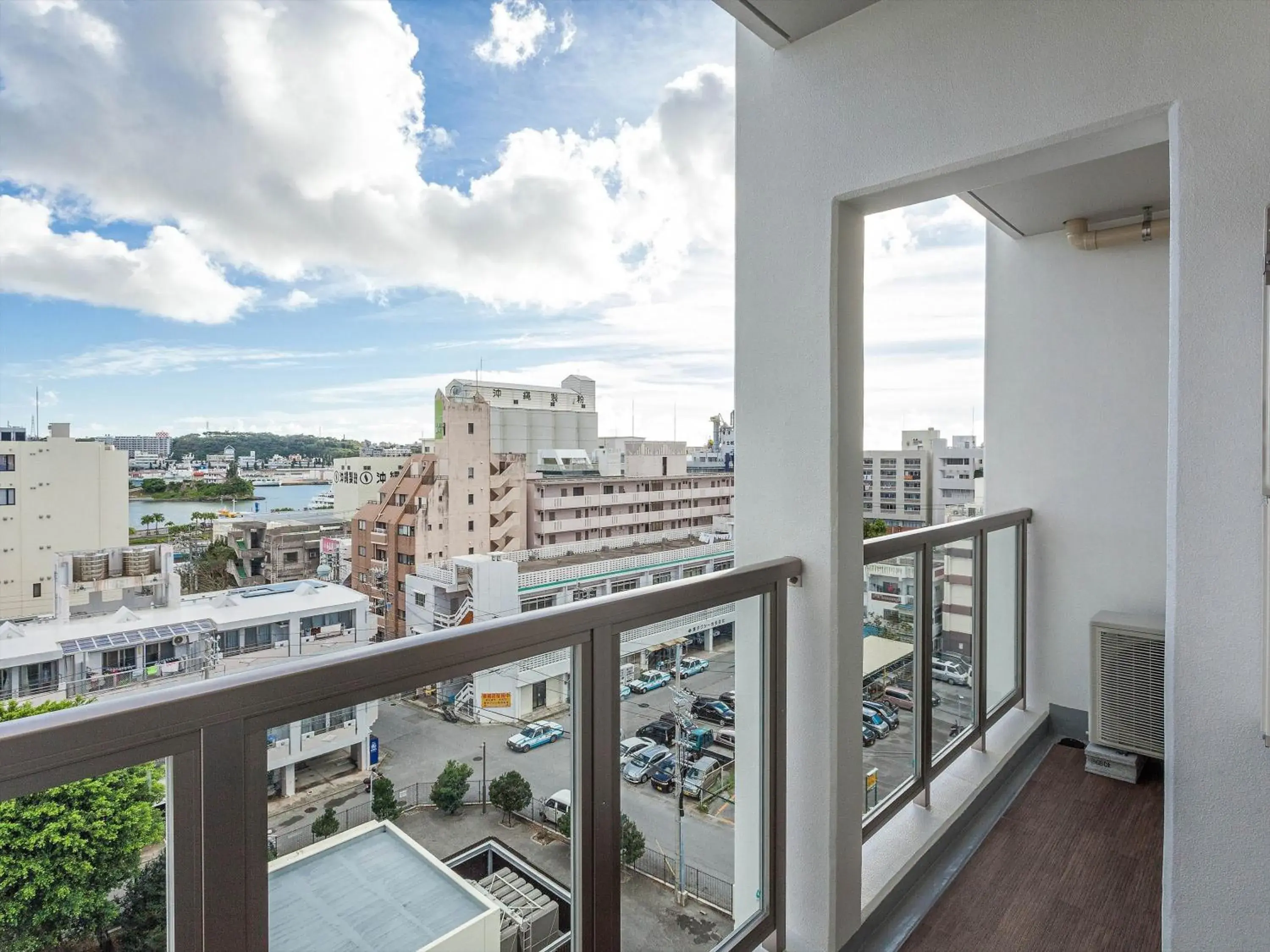 Kariyushi COndominium Resort Naha Living Inn Asahibashiekimae Annex and Premier