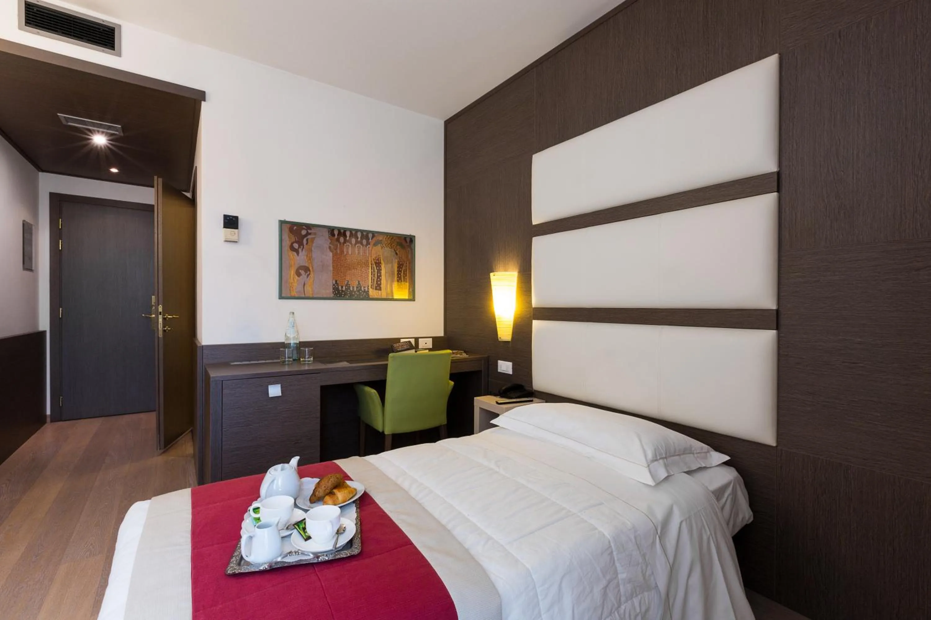 Bed in Hotel Victoria