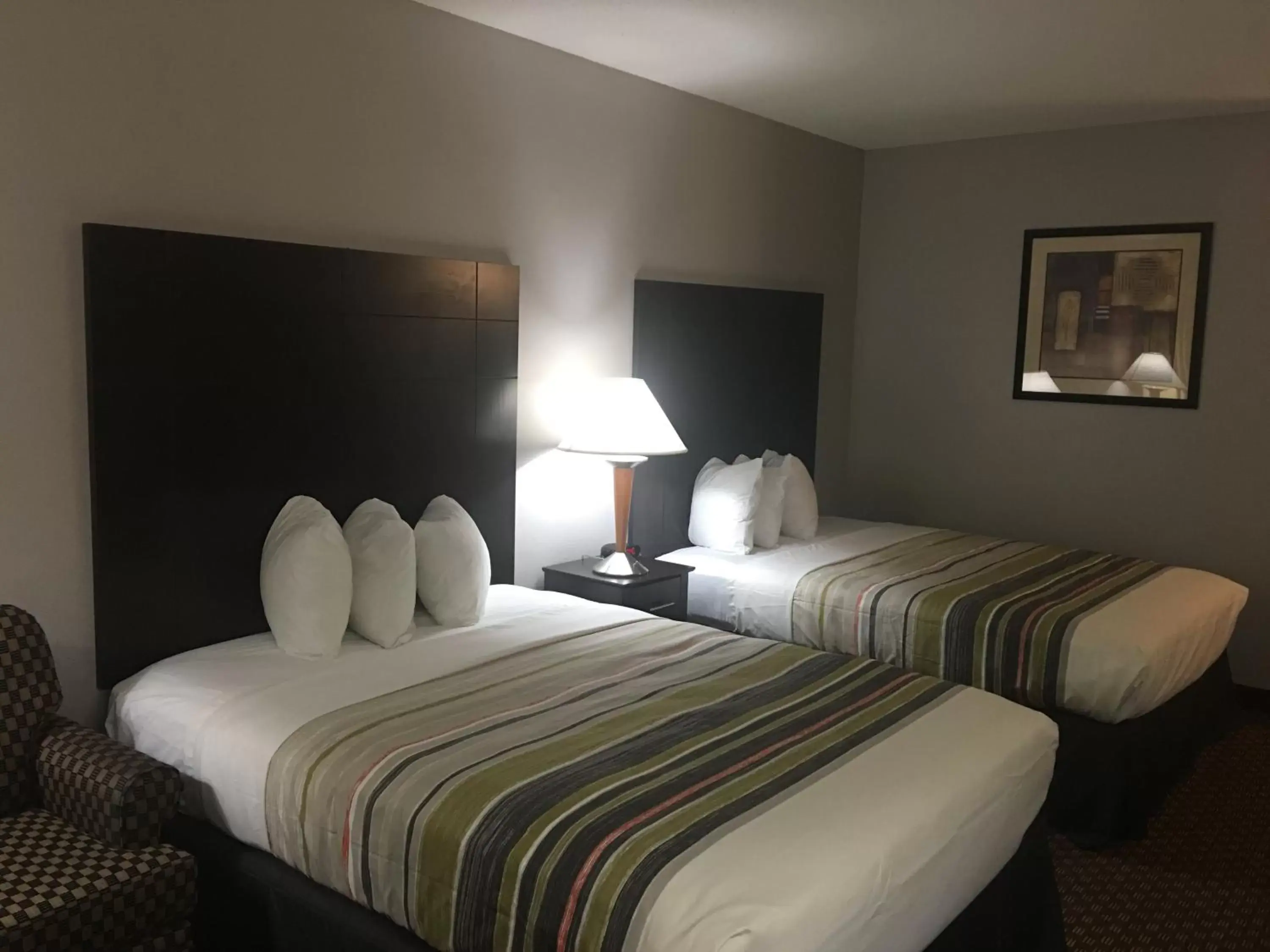 Bed in Country Inn & Suites by Radisson, Indianapolis East, IN