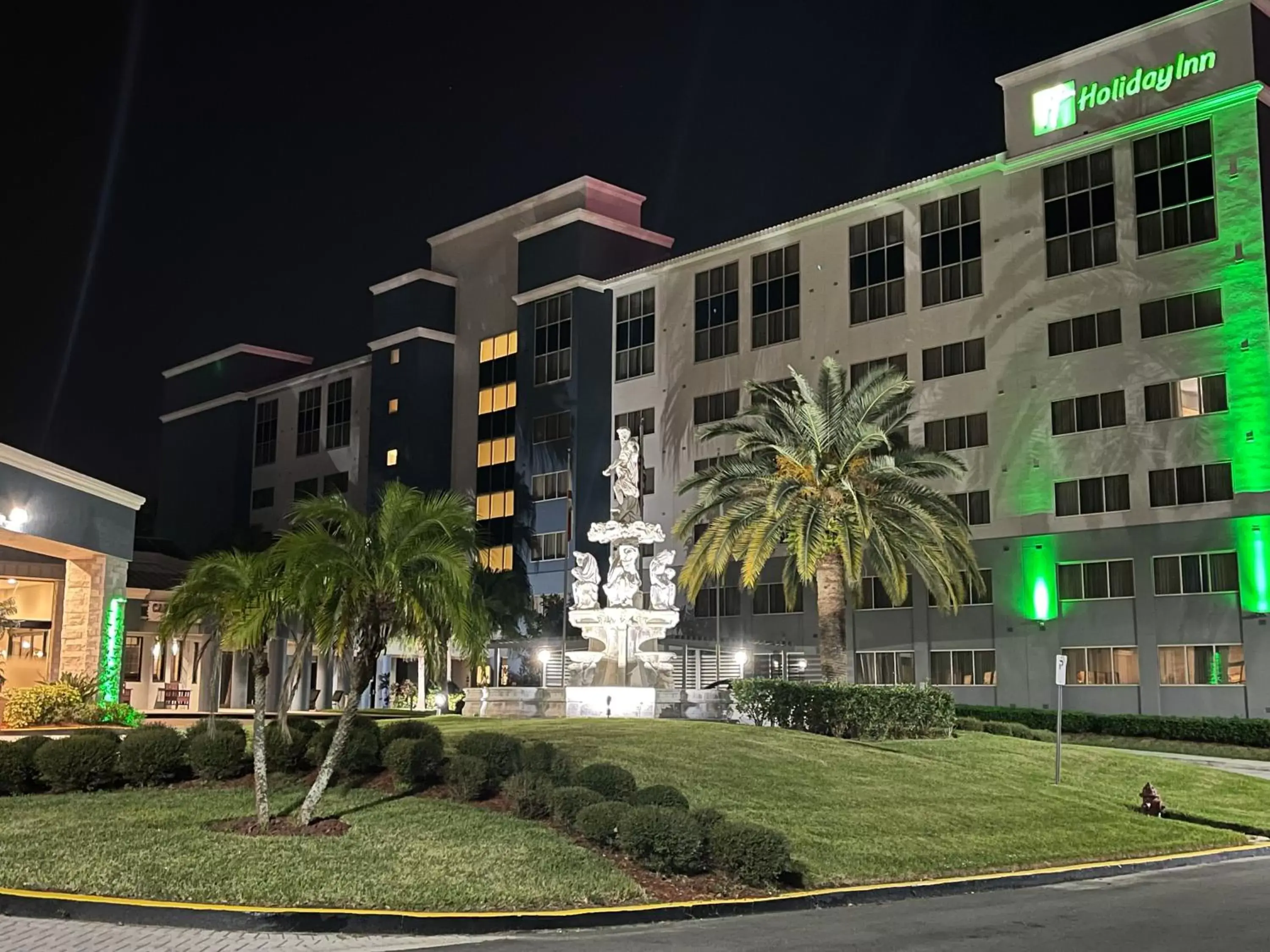 Property building in Holiday Inn Orlando International Dr-ICON by IHG Property building in Holiday Inn Orlando International Dr-ICON by IHG