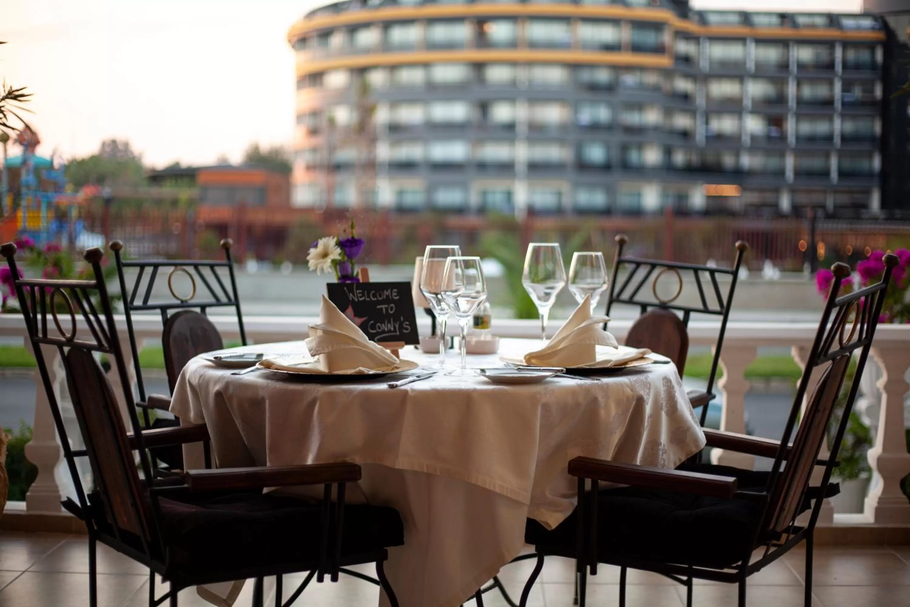 Restaurant/places to eat in Conny's Hotel (Adult Only) +18