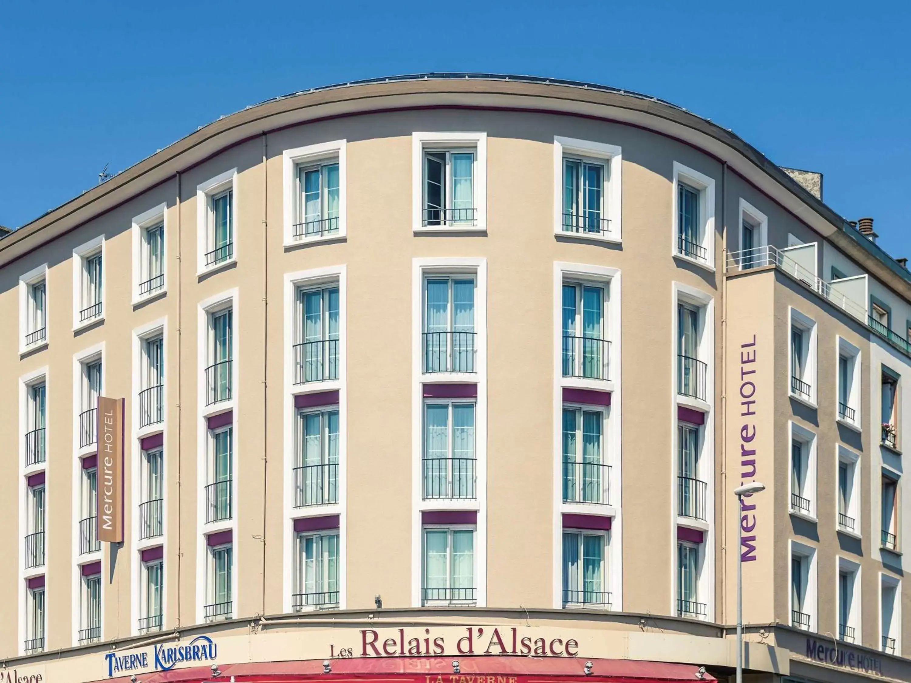 Property building in Hotel Mercure Brest Centre Les Voyageurs