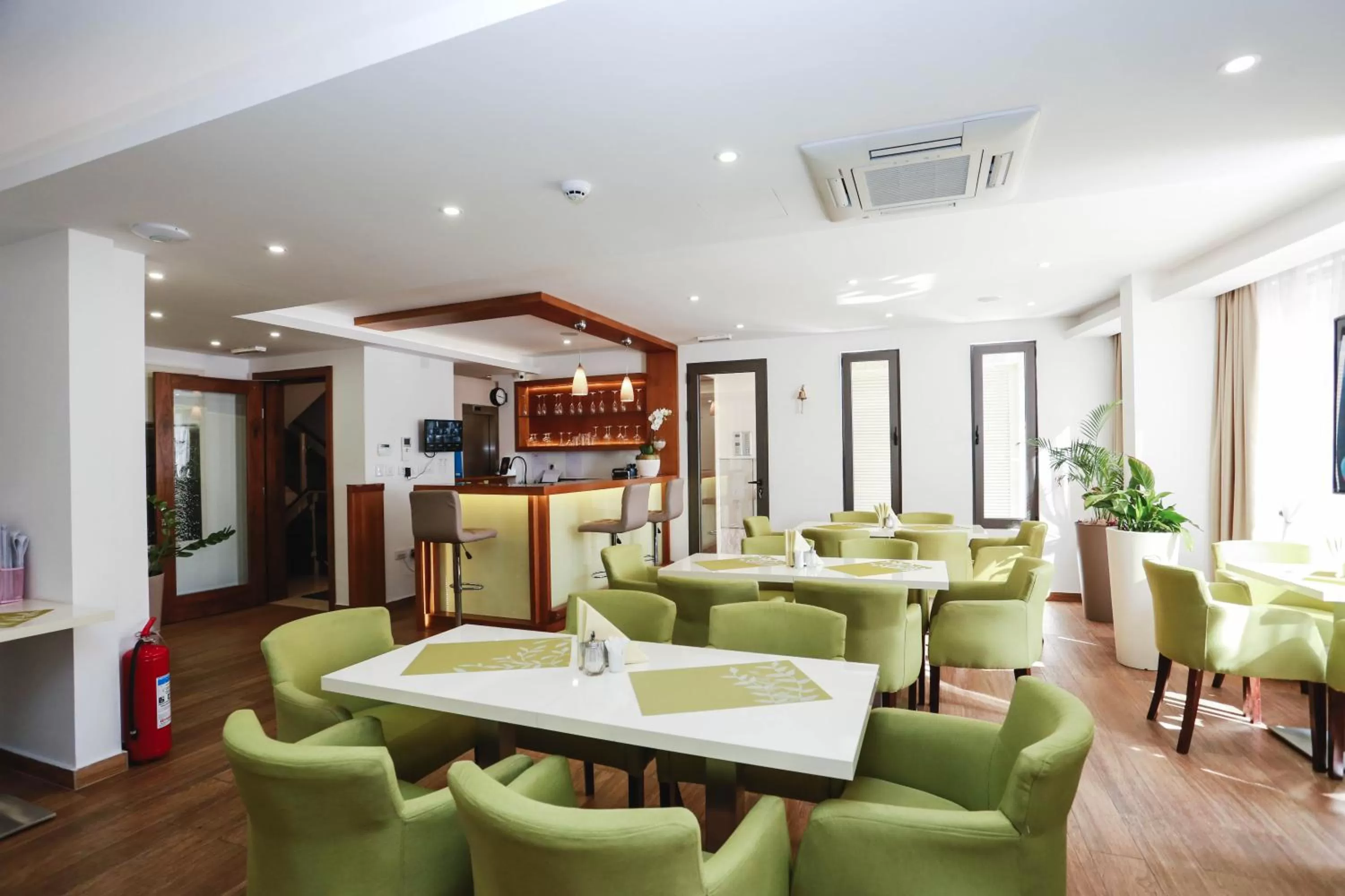 Restaurant/places to eat in Garni Hotel Arka