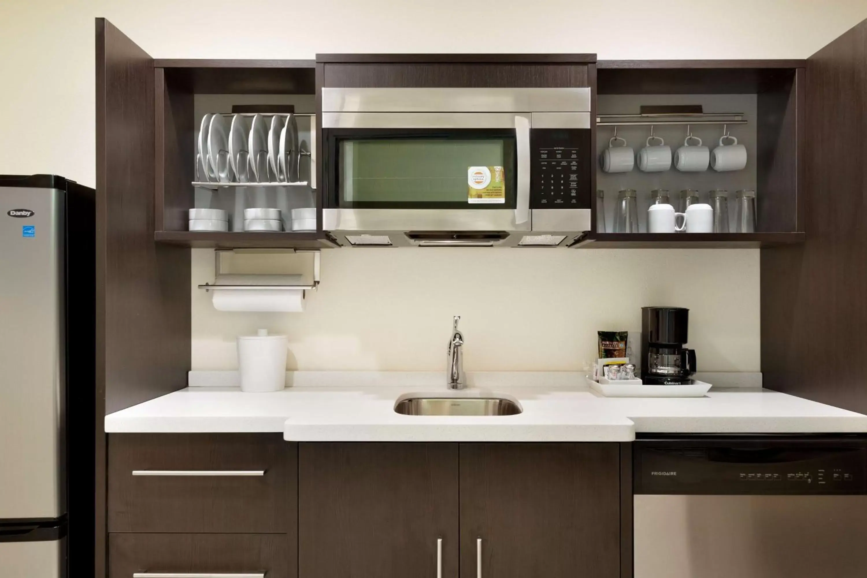 Kitchen or kitchenette, Bathroom in Home2 Suites by Hilton Cincinnati Liberty Township