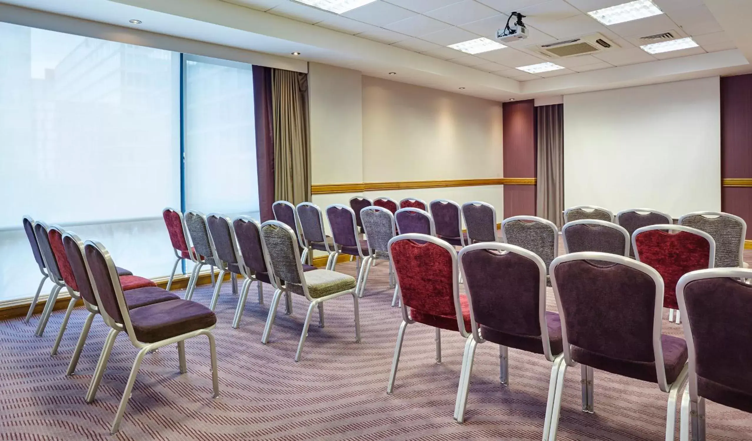 Meeting/conference room in Leonardo Hotel Milton Keynes - Formerly Jurys Inn