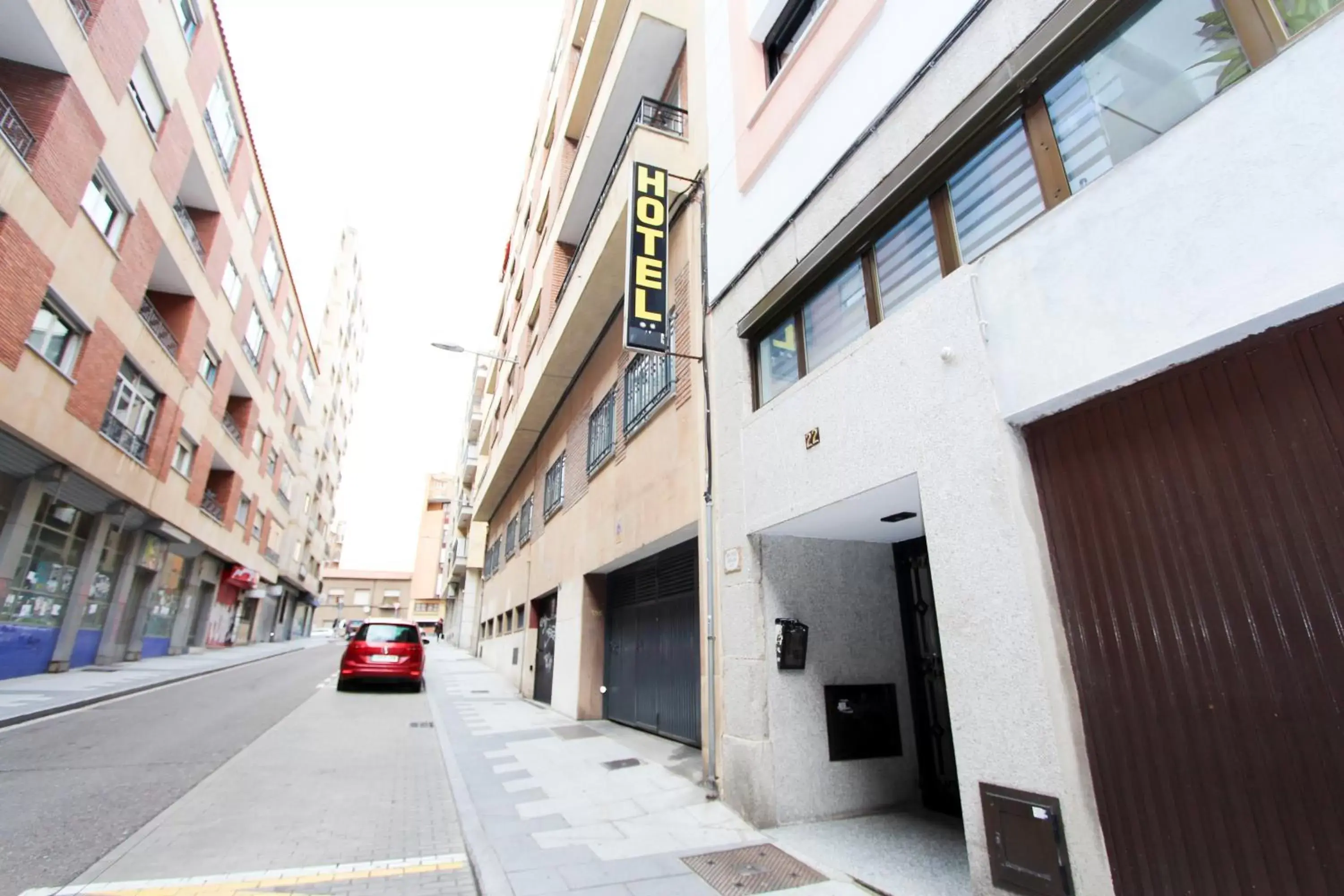 Facade/entrance in Hotel Castellano Centro