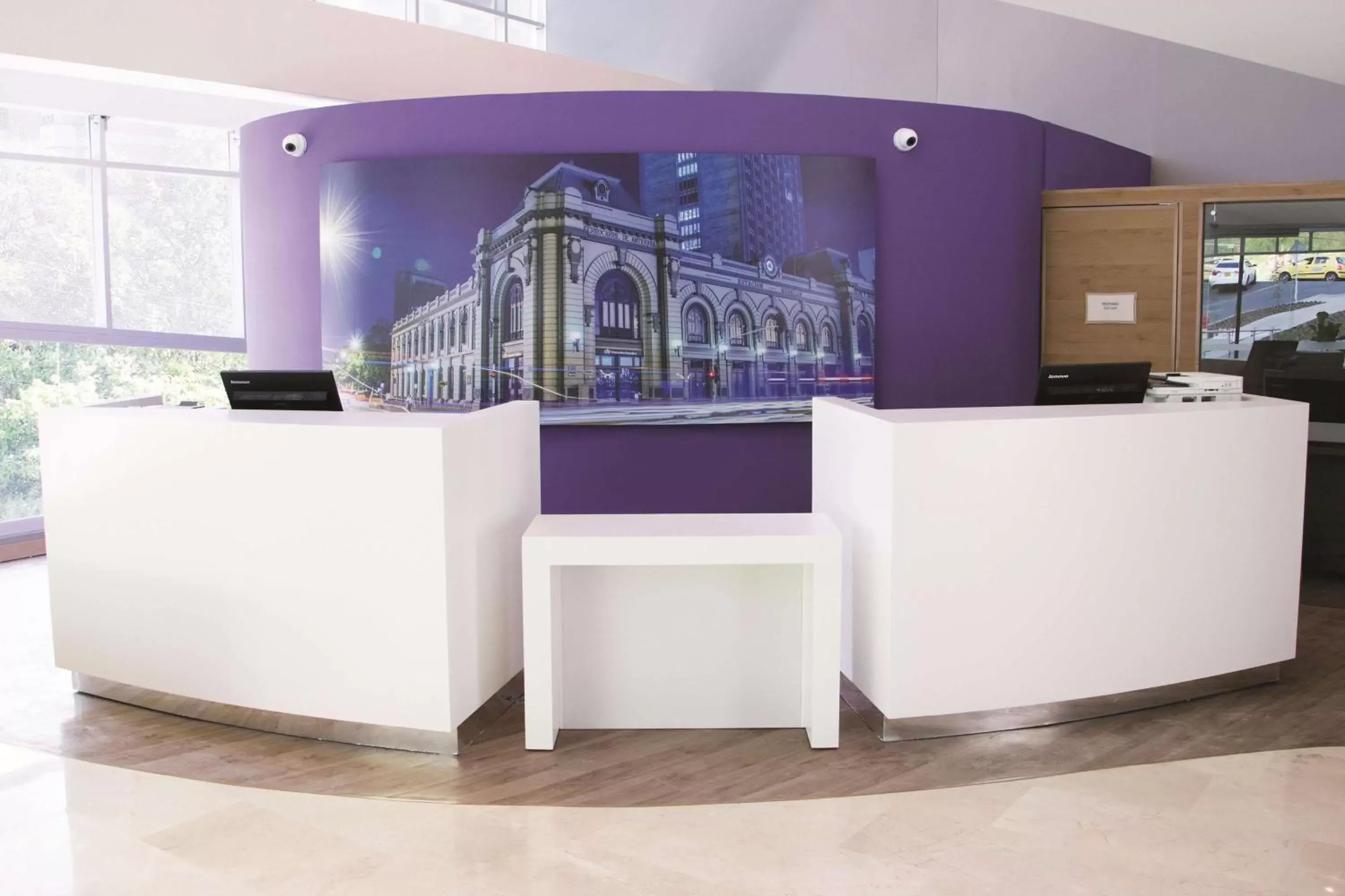 Lobby or reception, Lobby/Reception in La Quinta by Wyndham Medellin