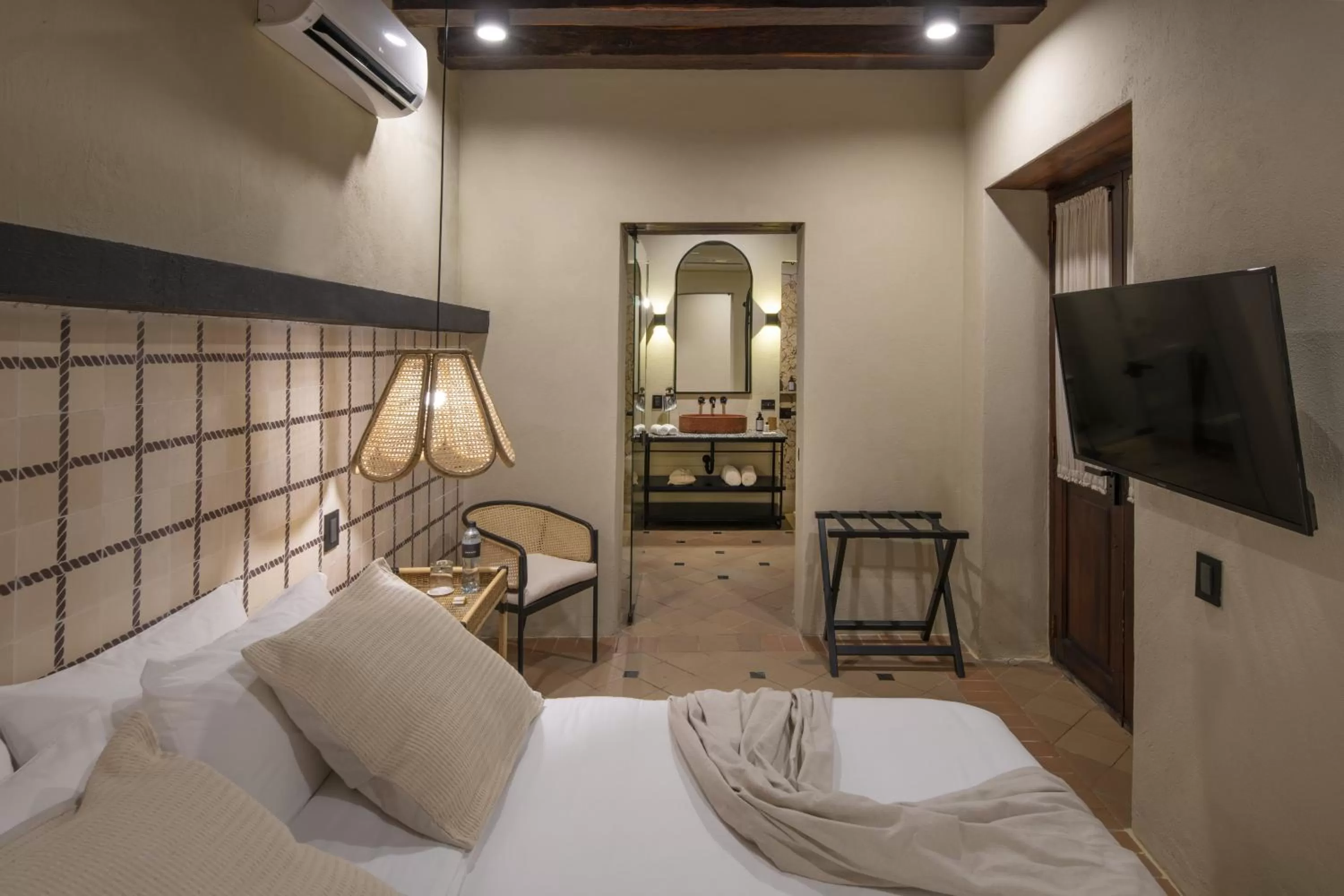 TV and multimedia, Bed in Privado Designer Boutique Hotel