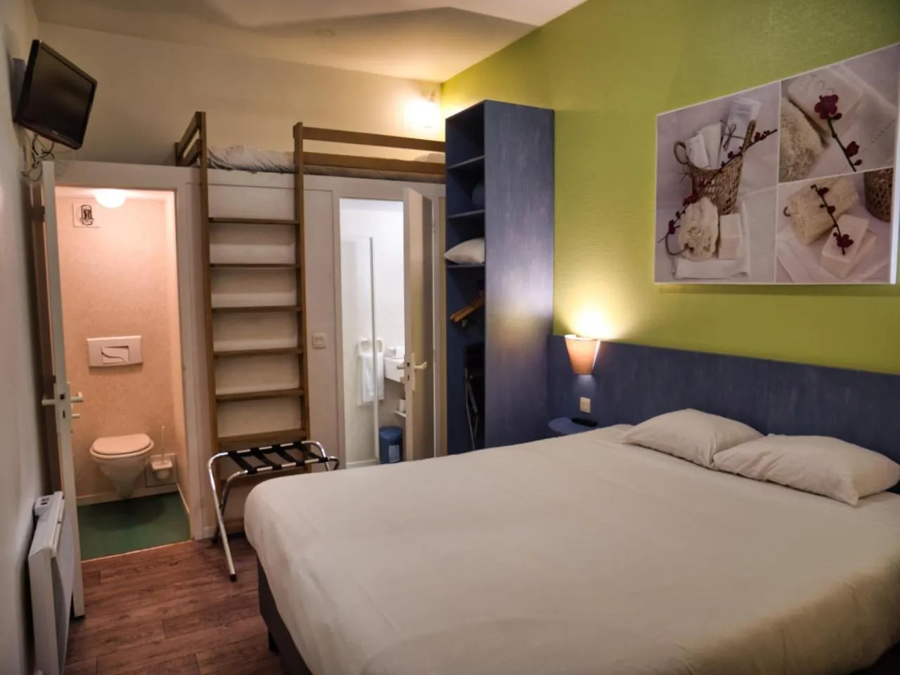 Toilet, Bed in Contact Hotel Le Seino Marin - Cléon Elbeuf Rouen