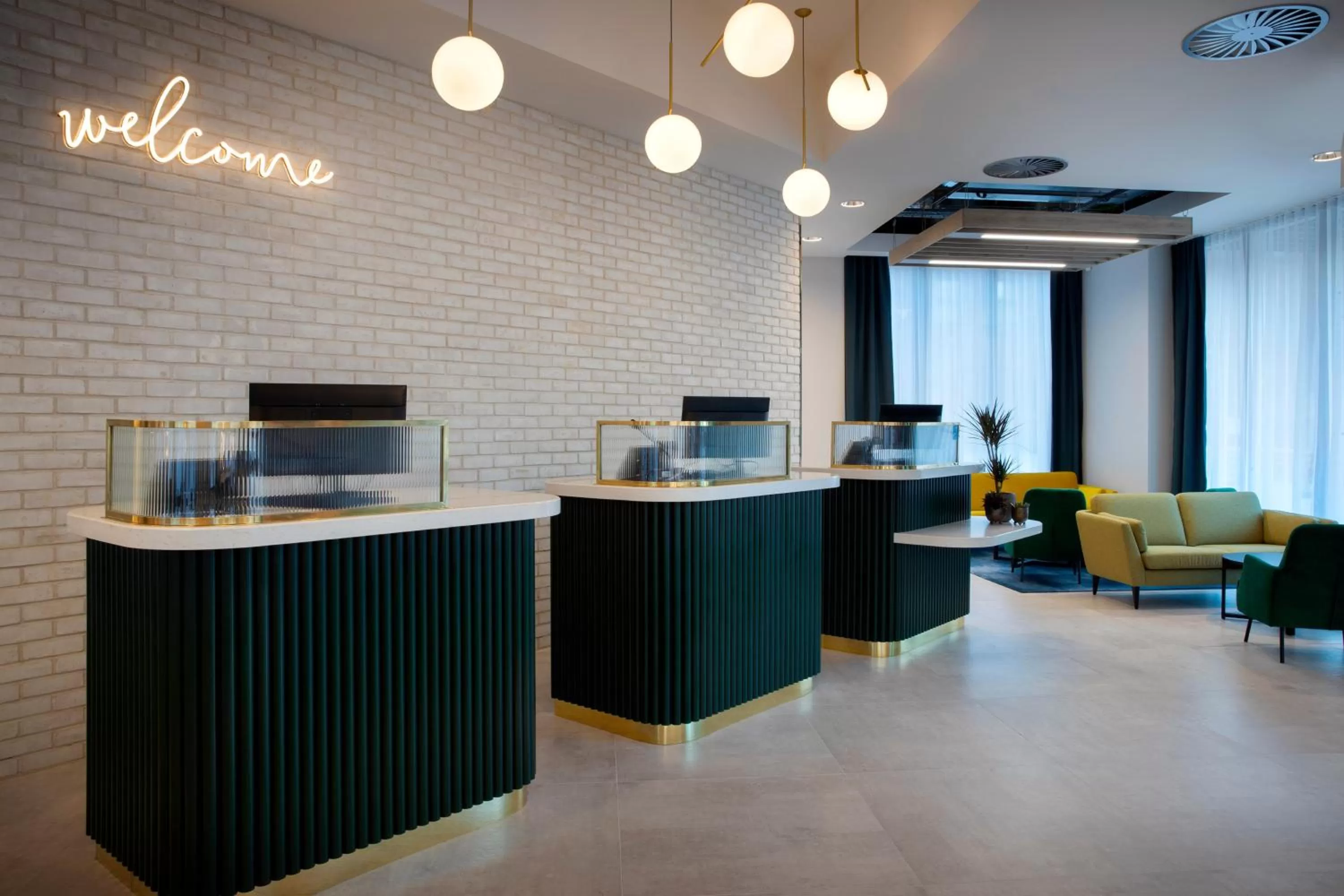 Lobby or reception in Leonardo Hotel Bristol City