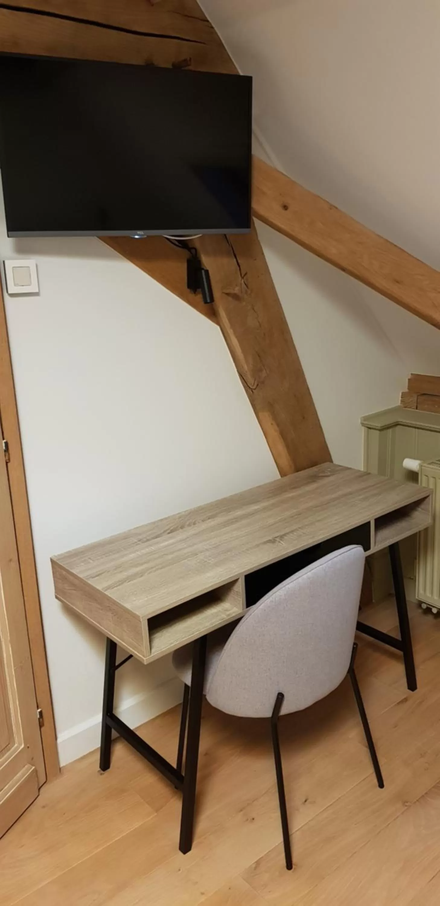 TV/Entertainment Center in Ruidenberg