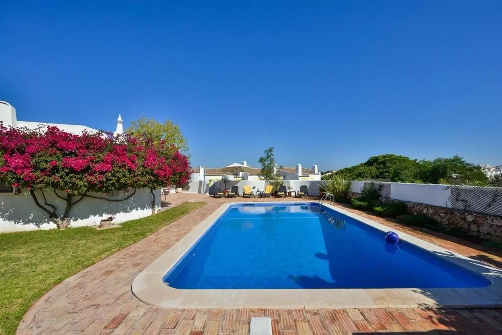 Swimming Pool in Quinta Do Paraiso - AL