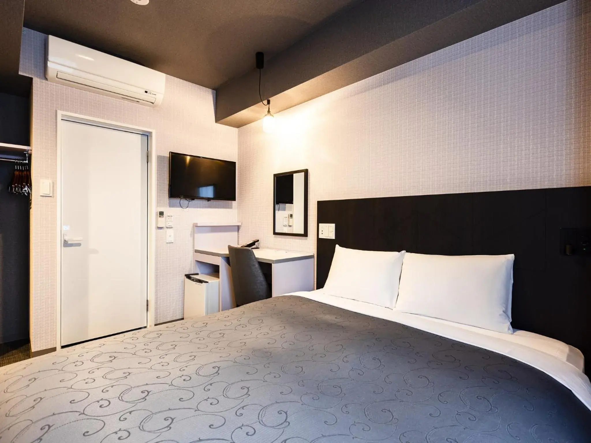 Bed in Hotel Wing International Shimbashi Onarimon