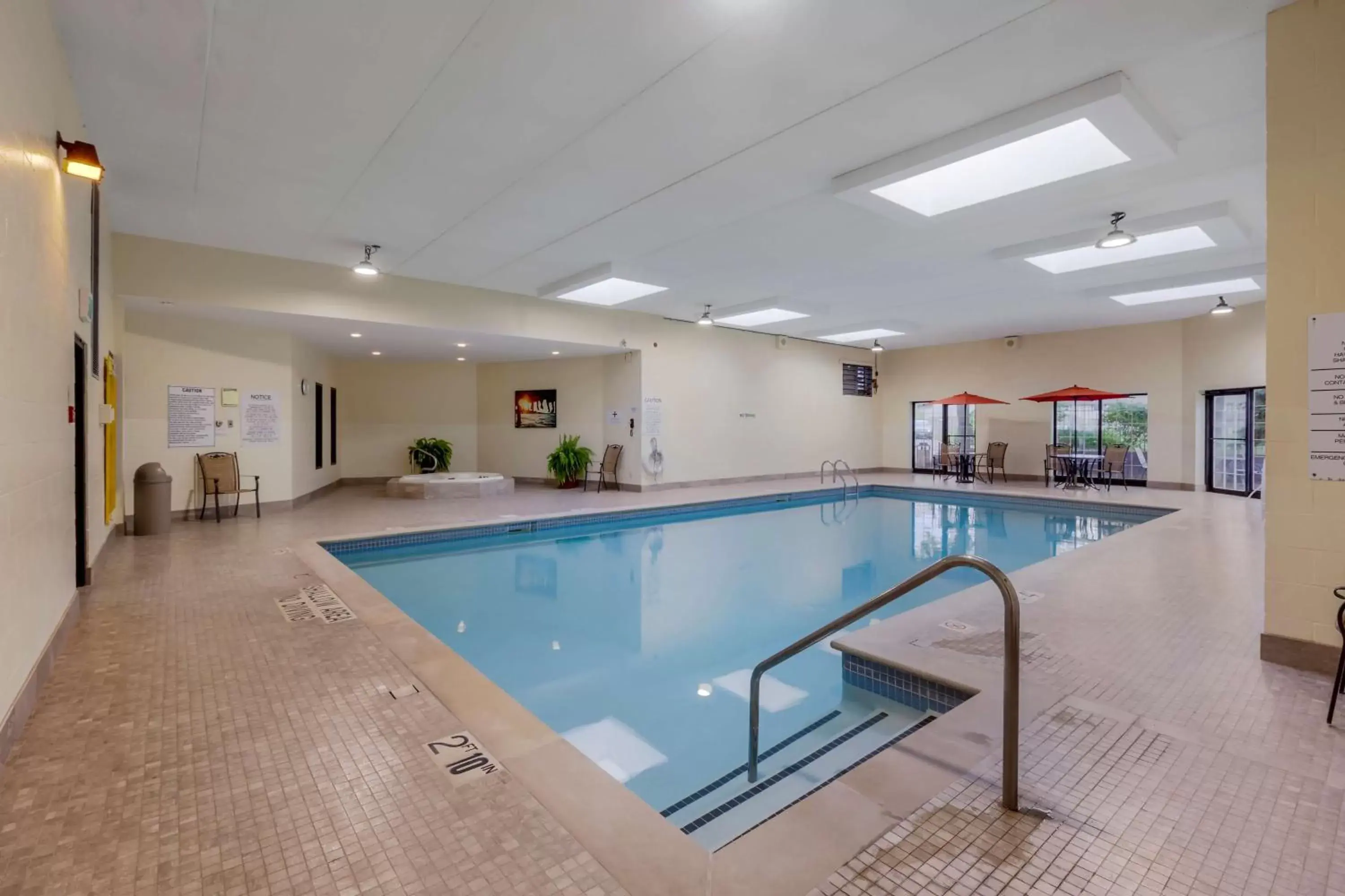 Pool view, Swimming Pool in Best Western Plus Otonabee Inn