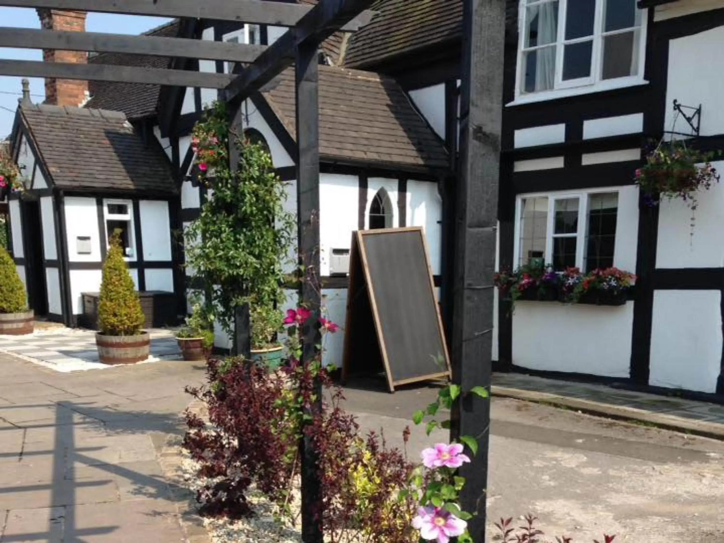 Property building, Patio/Outdoor Area in White Lion Hotel