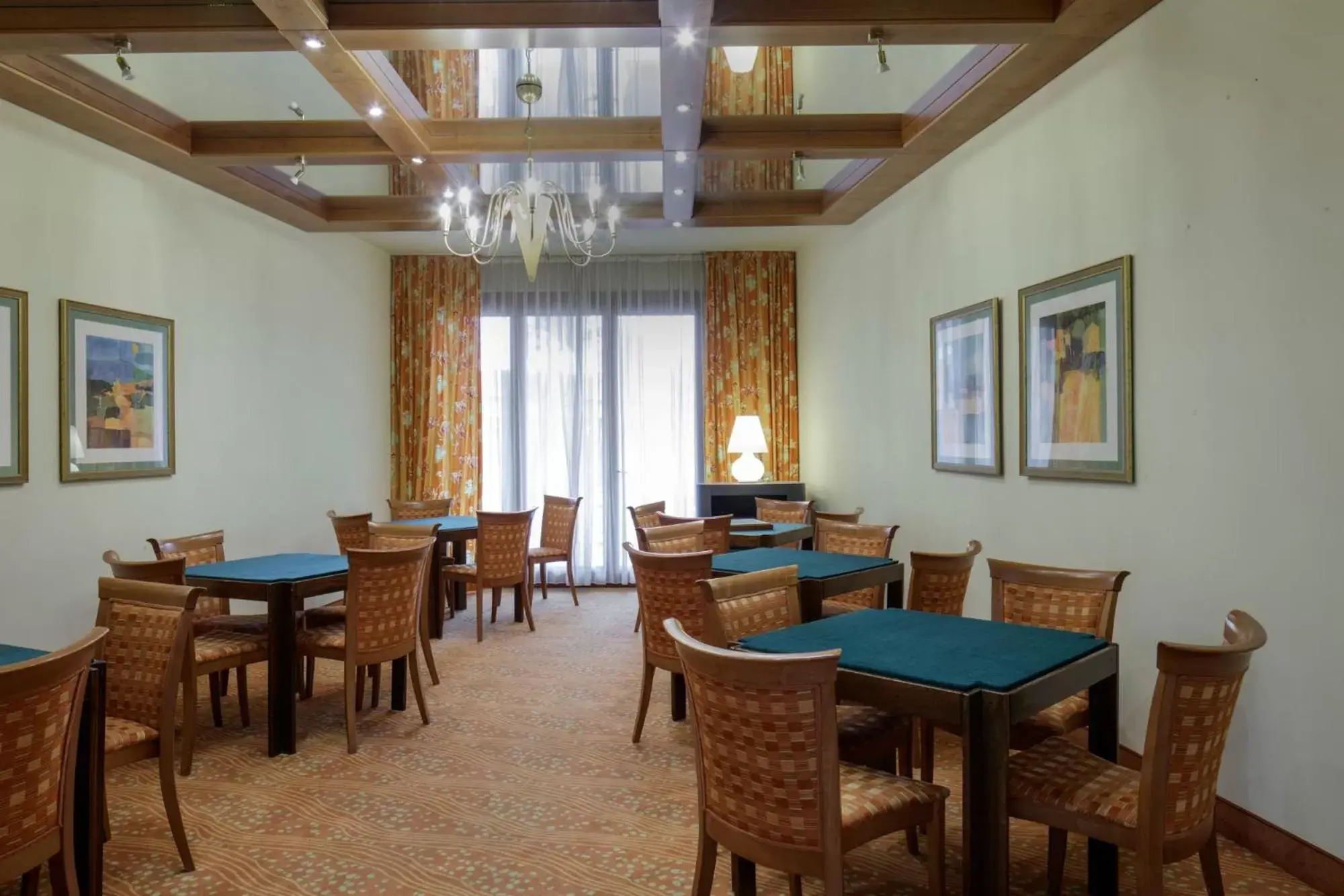 Meeting/conference room, Restaurant/Places to Eat in Hotel Sporting Resort