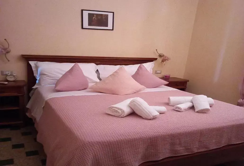Bed in BnB Villa Melany vicino Centro