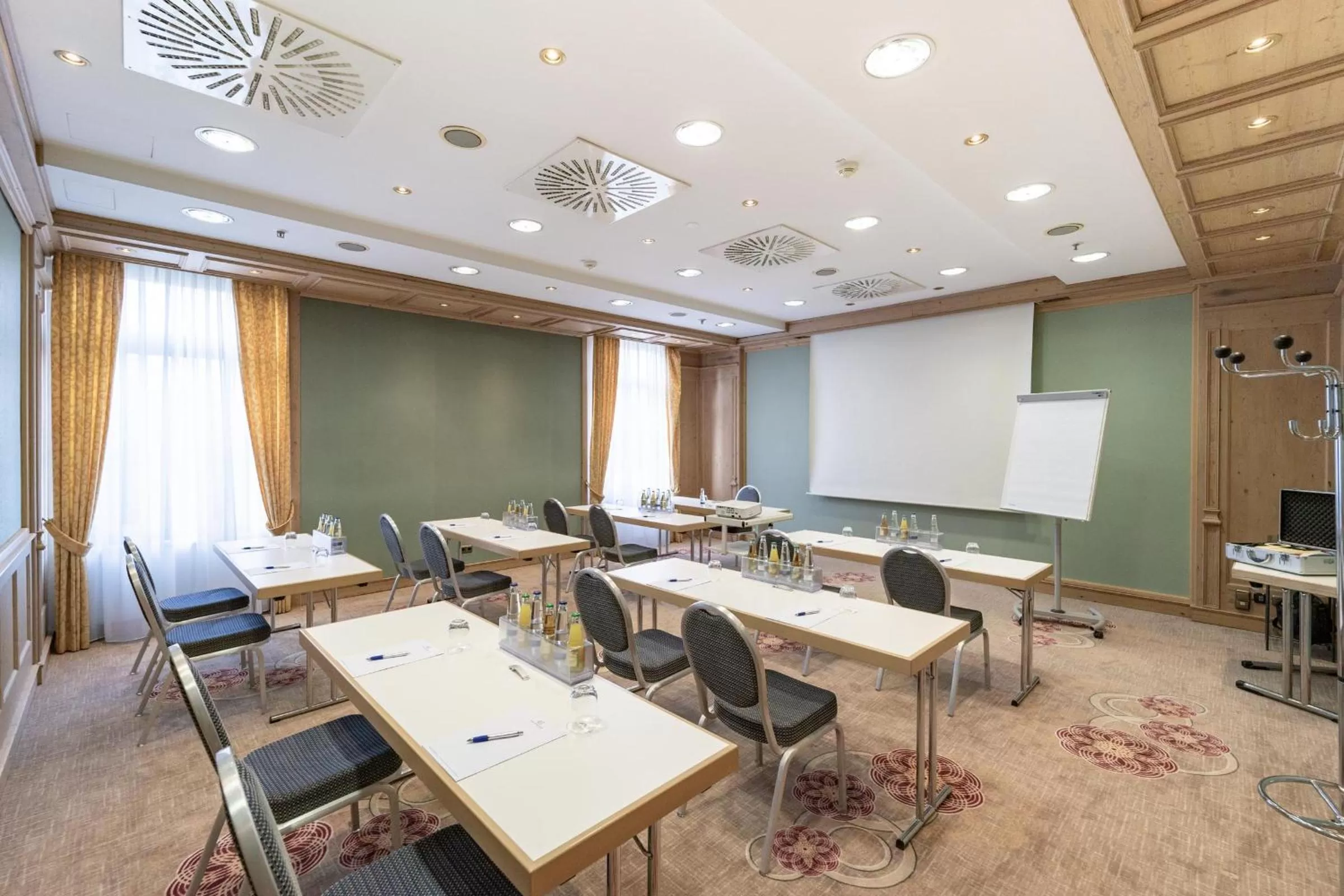 Meeting/conference room in Atomis Hotel Munich Airport by Mercure