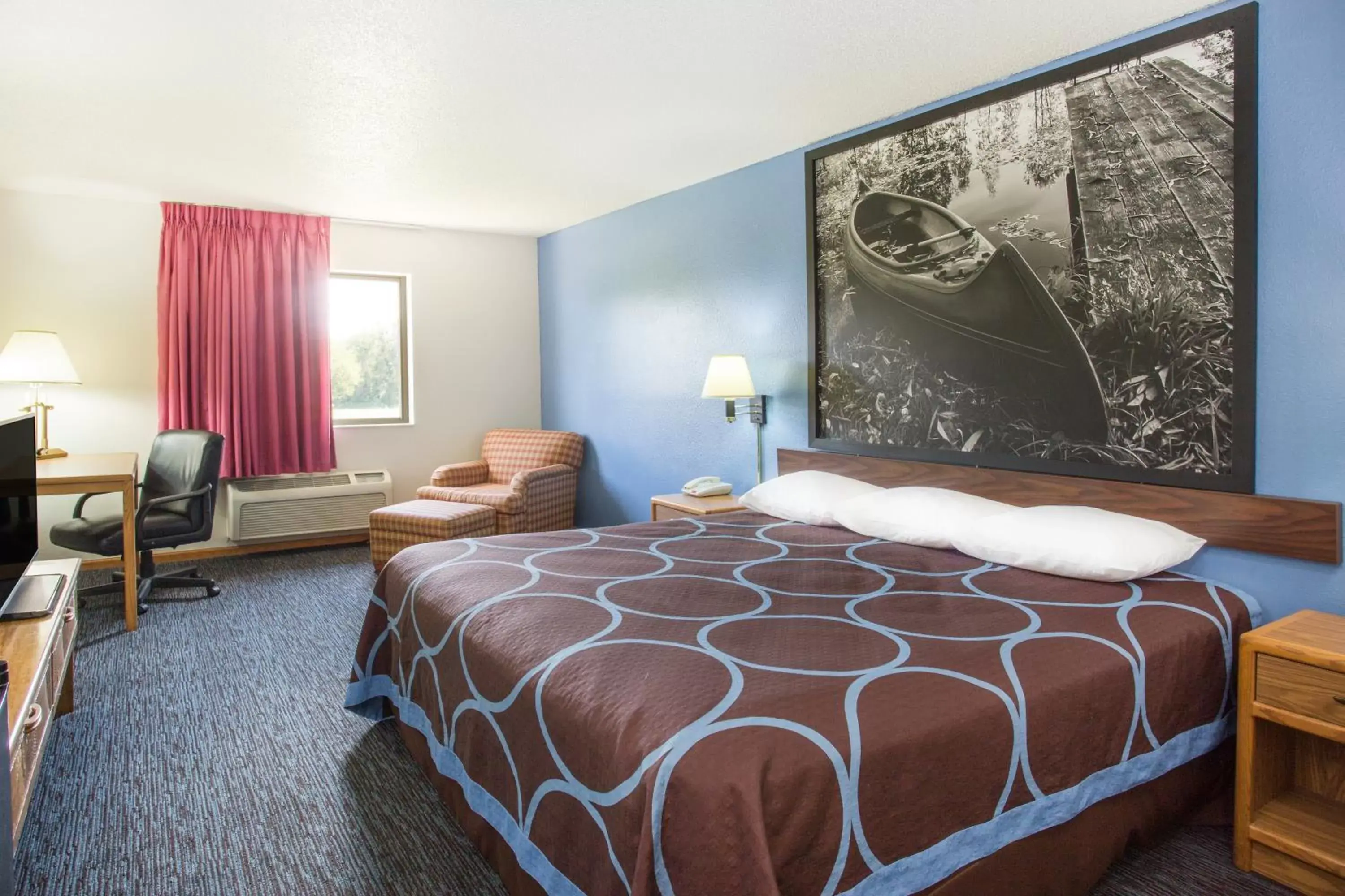 Photo of the whole room, Bed in Super 8 by Wyndham Monmouth IL