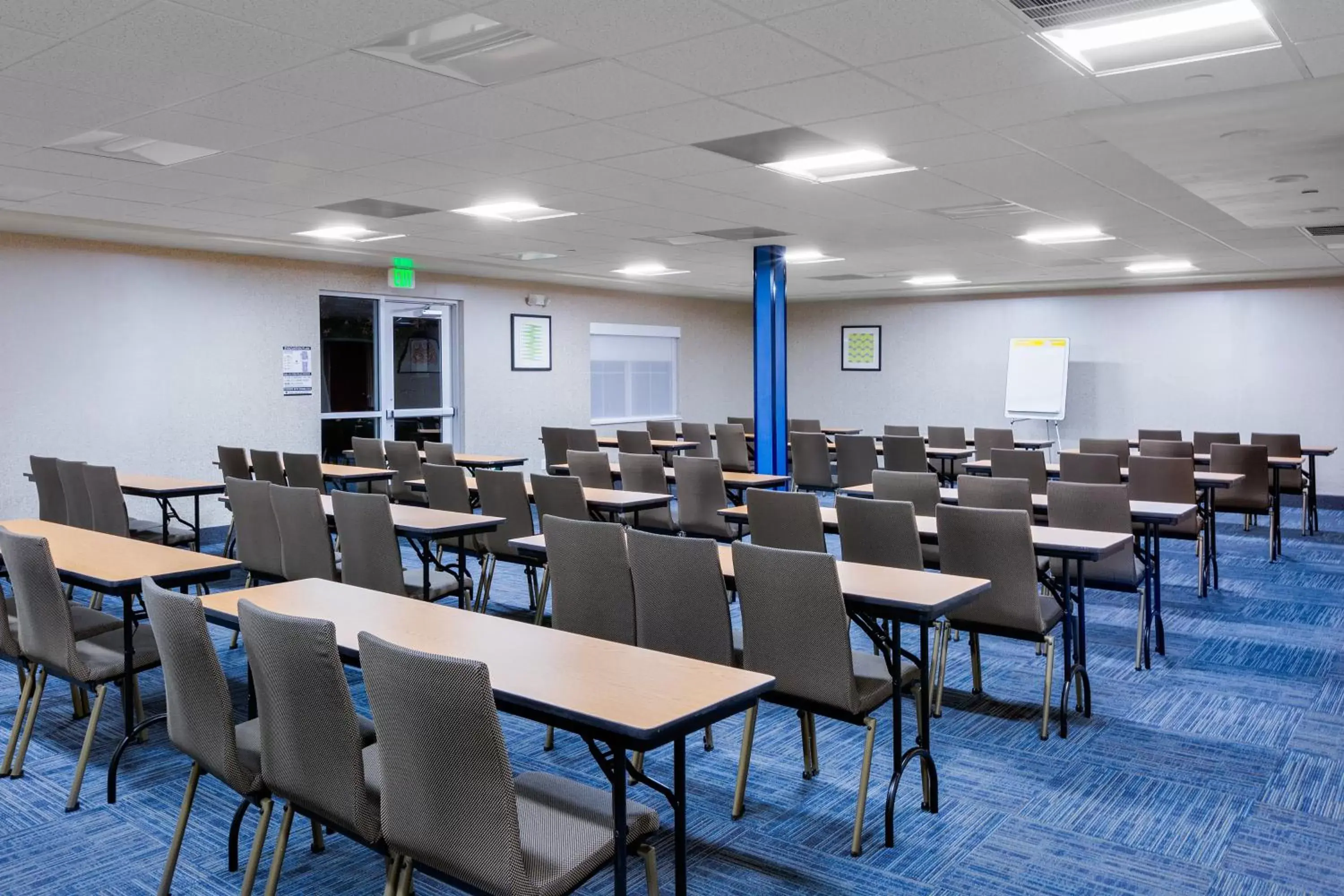 Meeting/conference room in Holiday Inn Express Hotel & Suites Oroville Southwest, an IHG Hotel