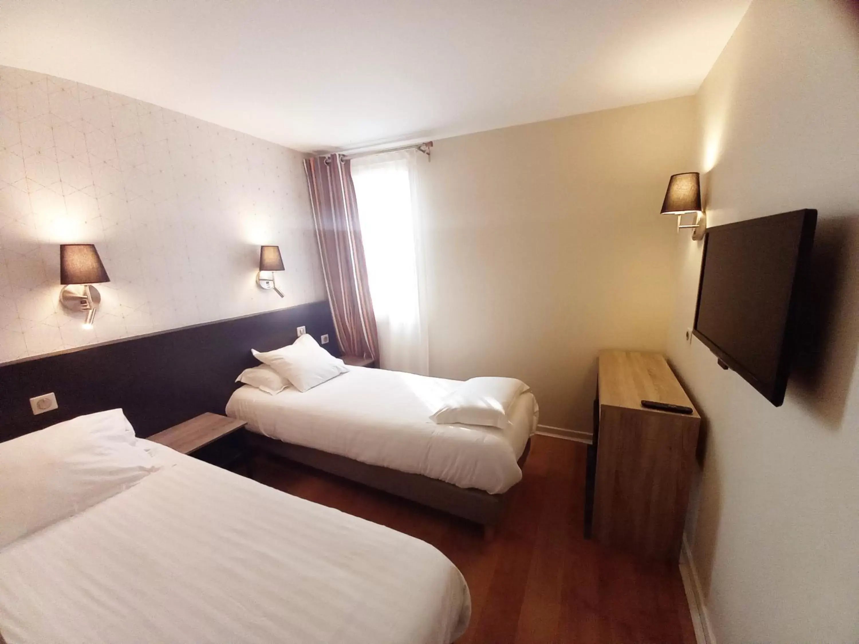 Bed in Kyriad Nîmes Ouest A9 Bed in Kyriad Nîmes Ouest A9