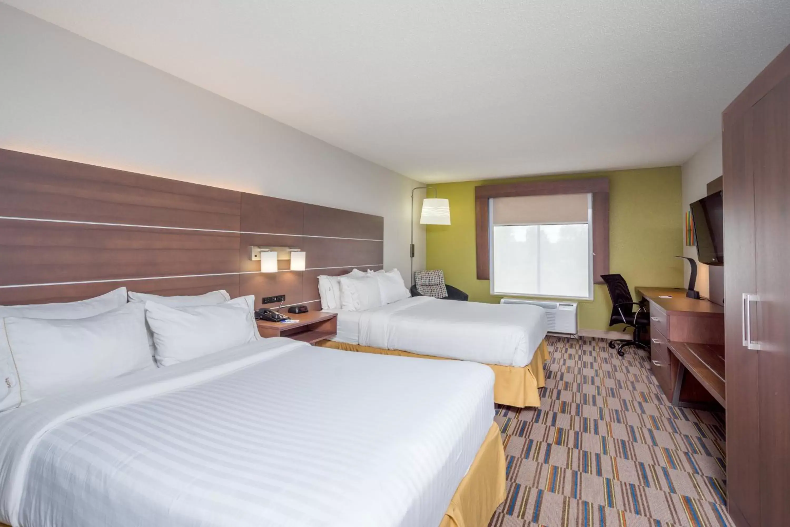 Photo of the whole room, Bed in Holiday Inn Express and Suites - Quakertown, an IHG Hotel