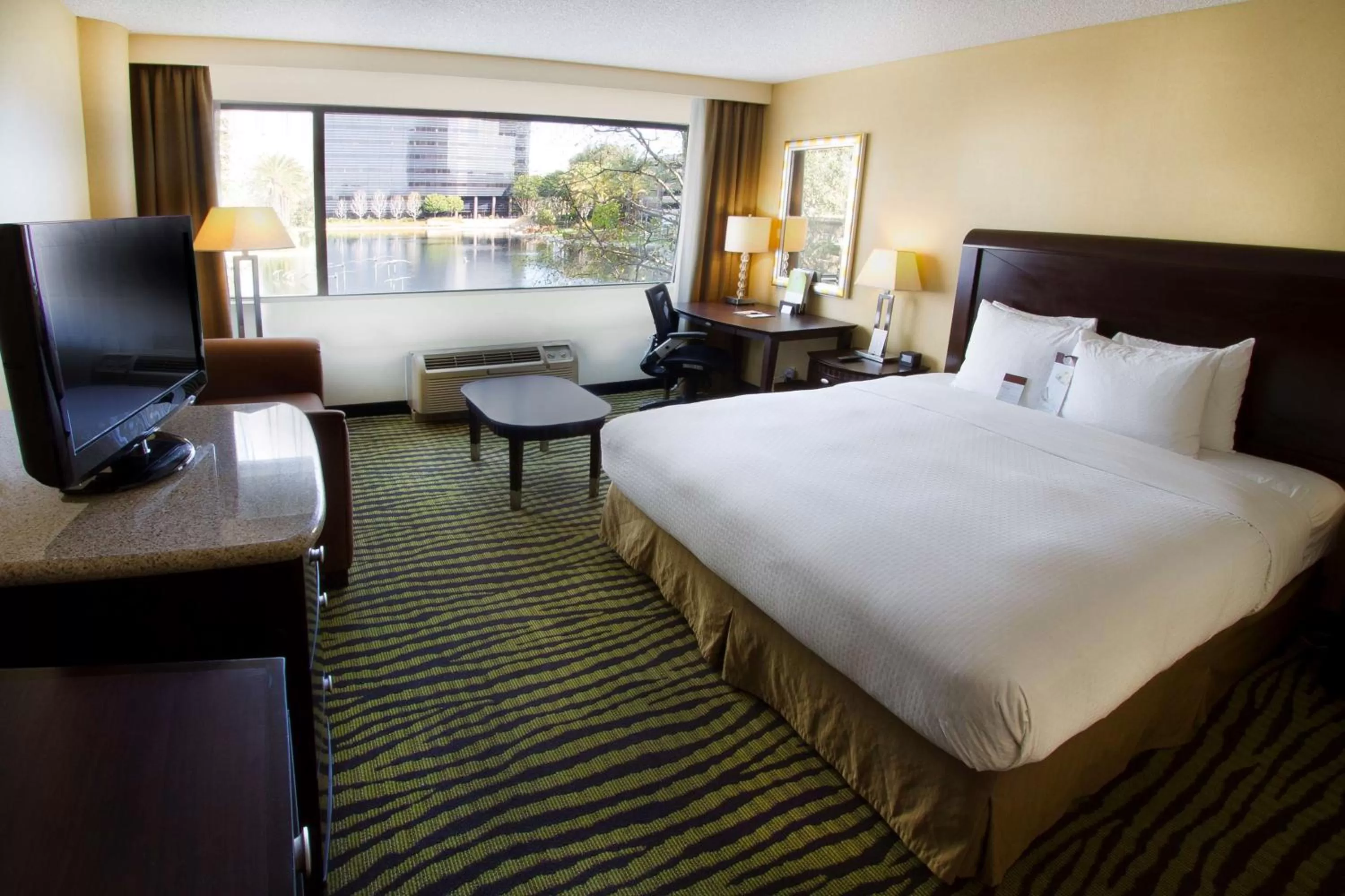 Bed in DoubleTree by Hilton Orange County Airport