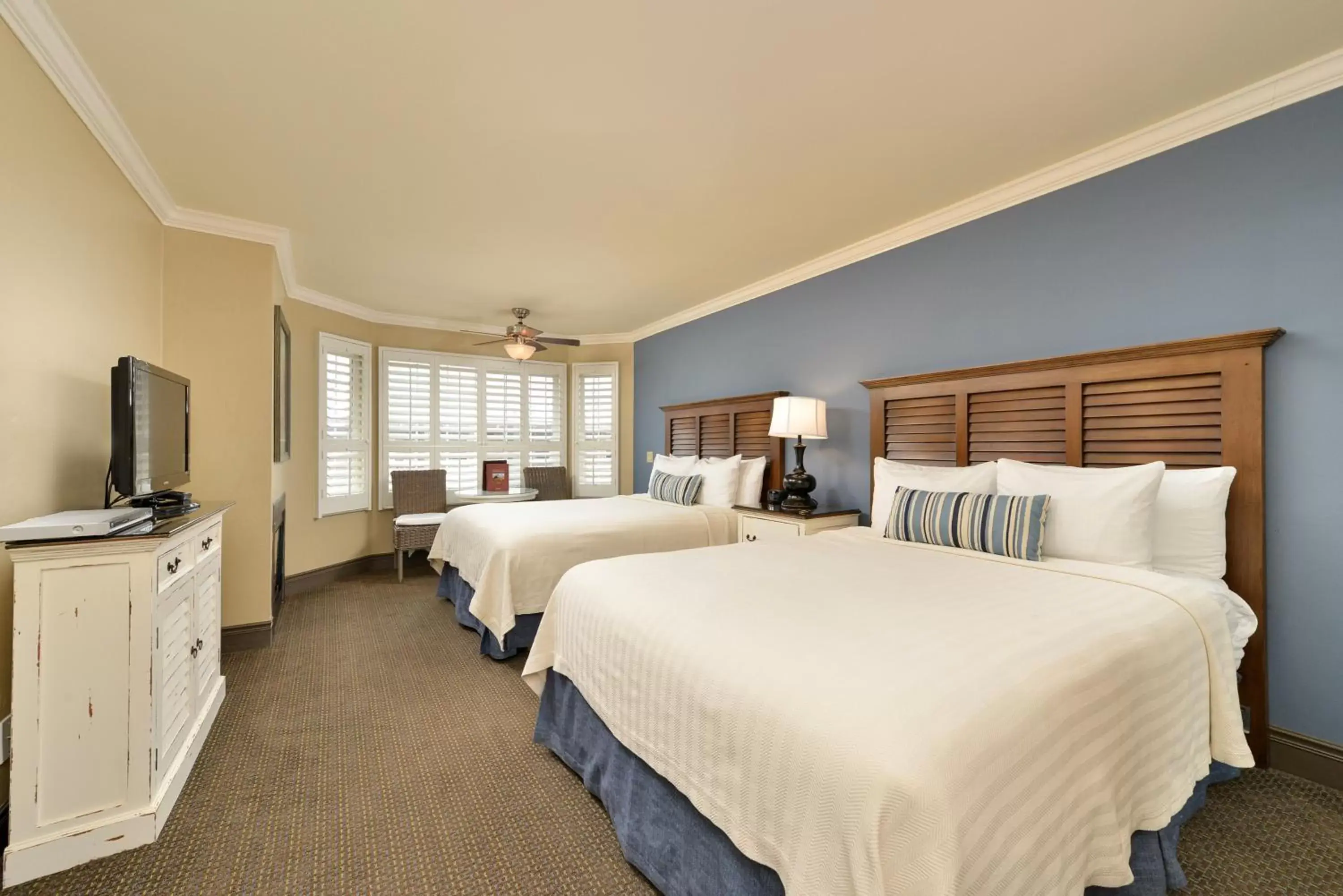 Deluxe Two Queen Beds Room in Sand Pebbles Inn