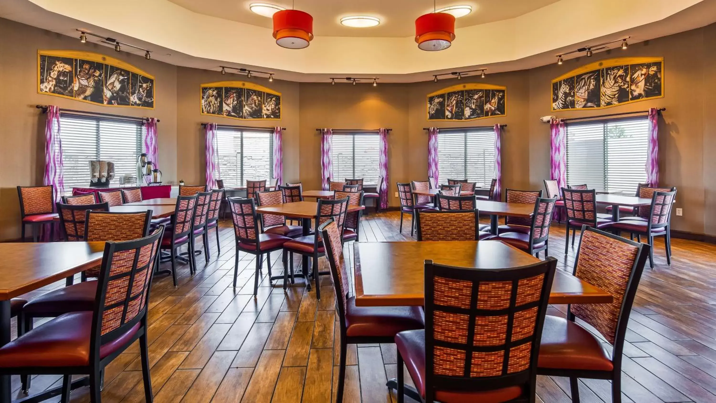 Restaurant/Places to Eat in Best Western Plus Carousel Inn & Suites Burlington