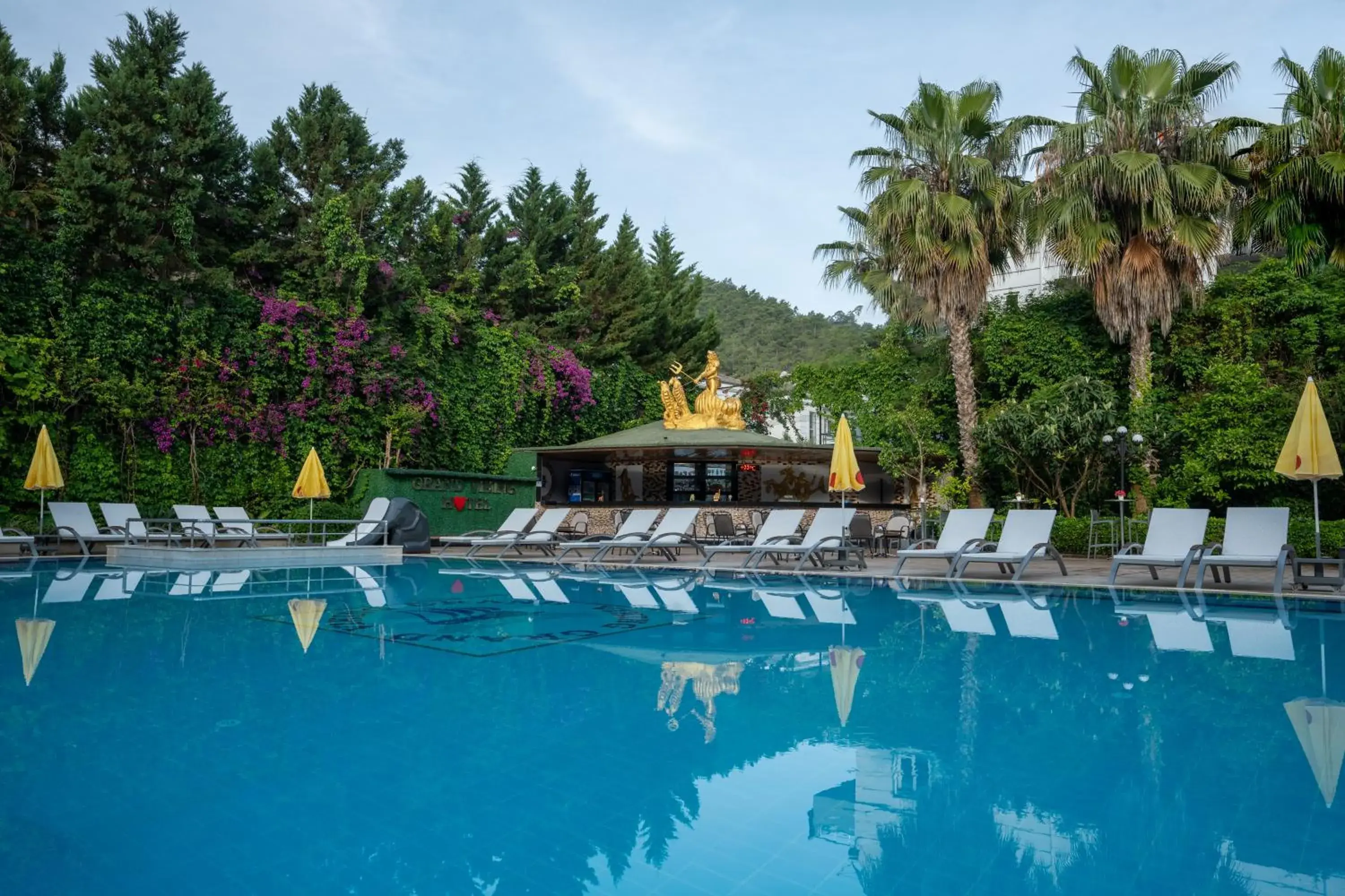 Pool view, Swimming Pool in Grand Viking Hotel