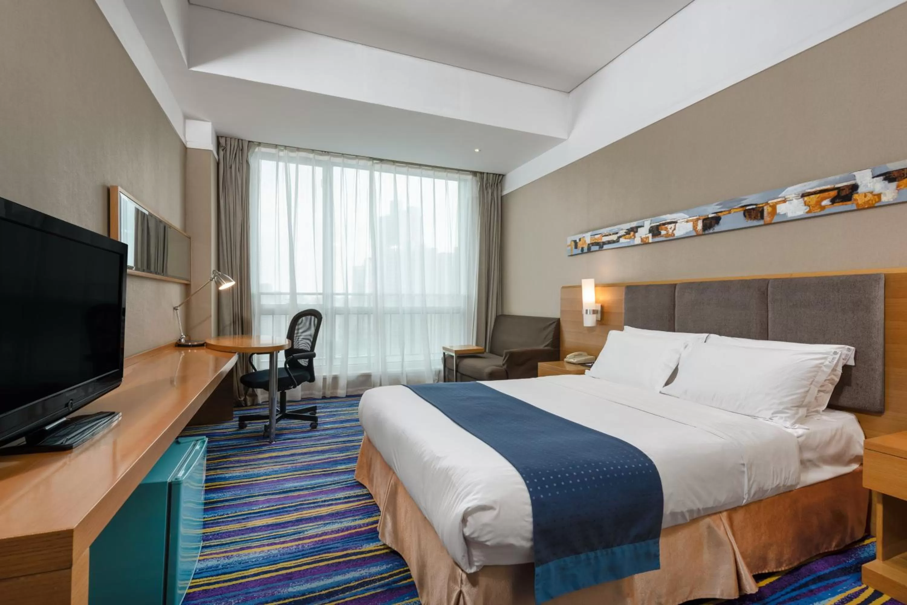 Photo of the whole room, Bed in Holiday Inn Express Tianjin Heping by IHG