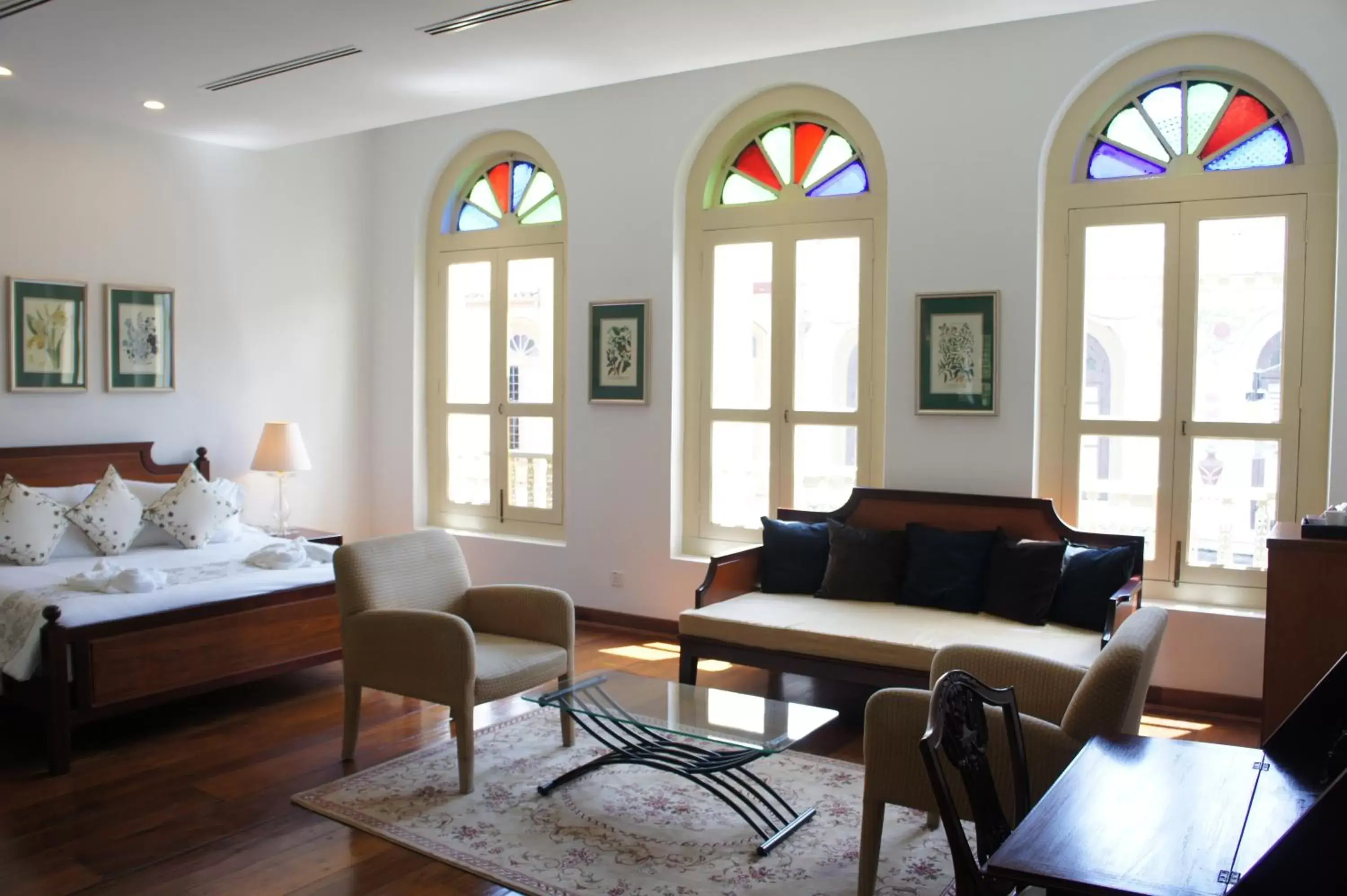 Photo of the whole room, Seating Area in Heeren Palm Suites