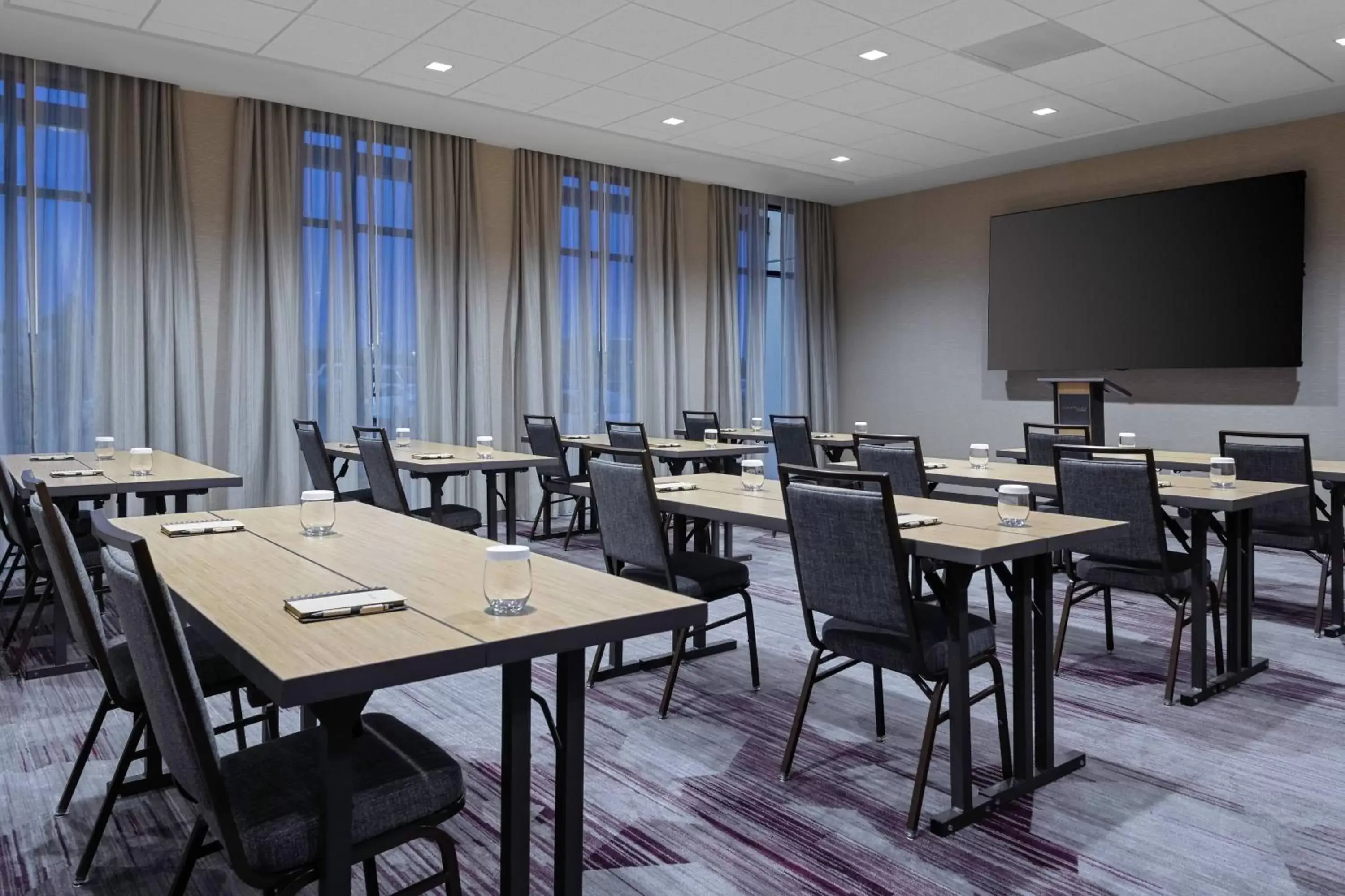 Meeting/conference room, Restaurant/Places to Eat in Courtyard Pasco Tri-Cities Airport