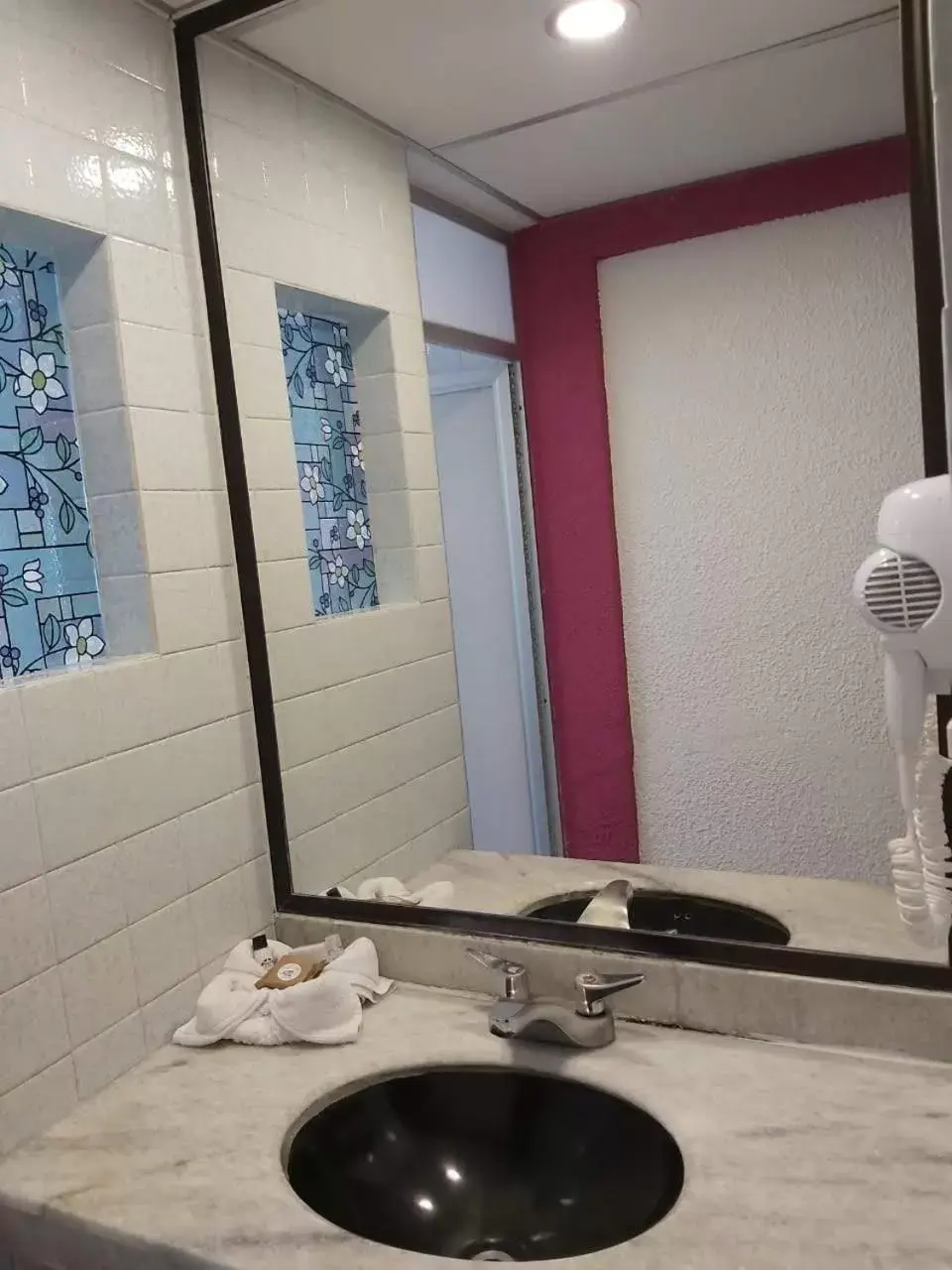 Bathroom in Hotel Aurora