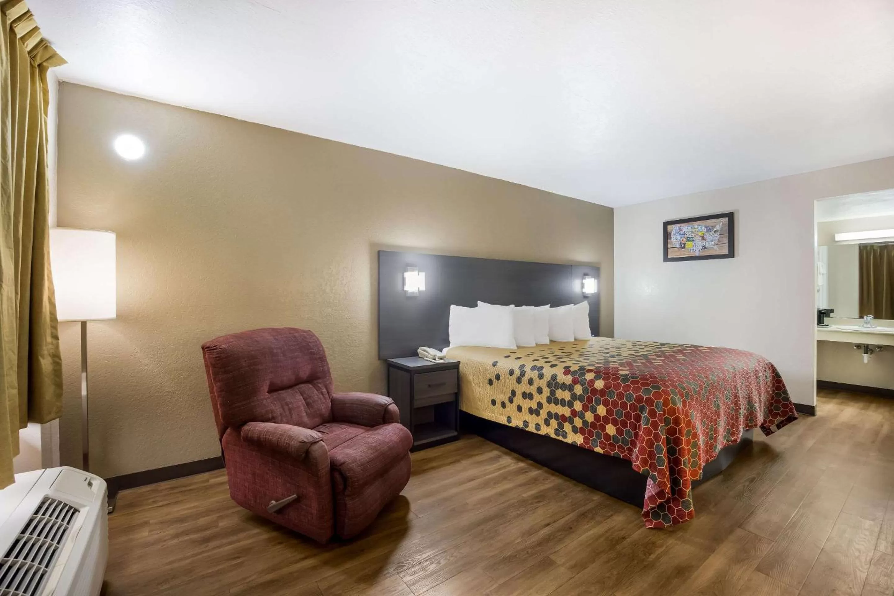 Bedroom in Econo Lodge Live Oak