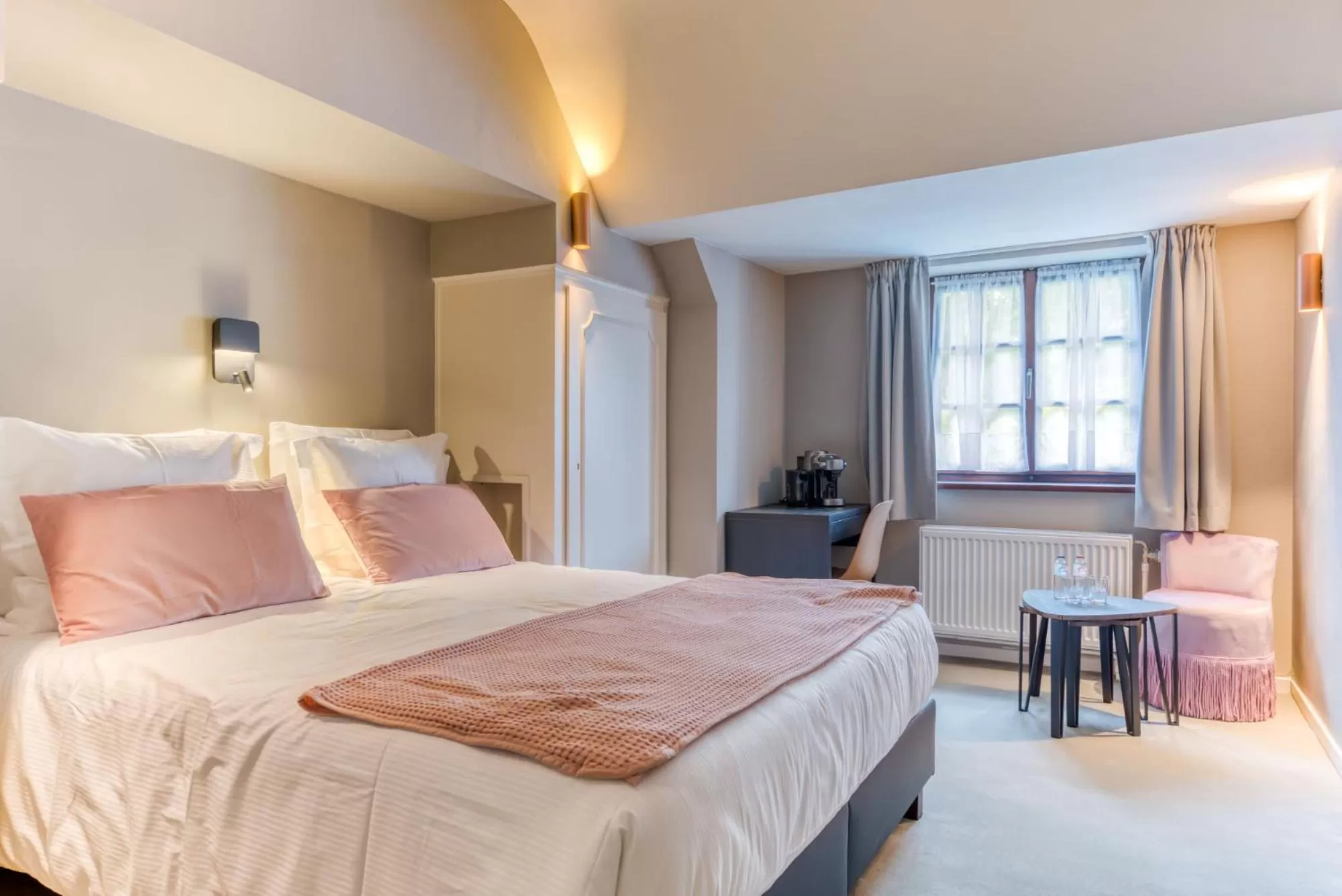 Bed in Hôtel Imperi'Ale