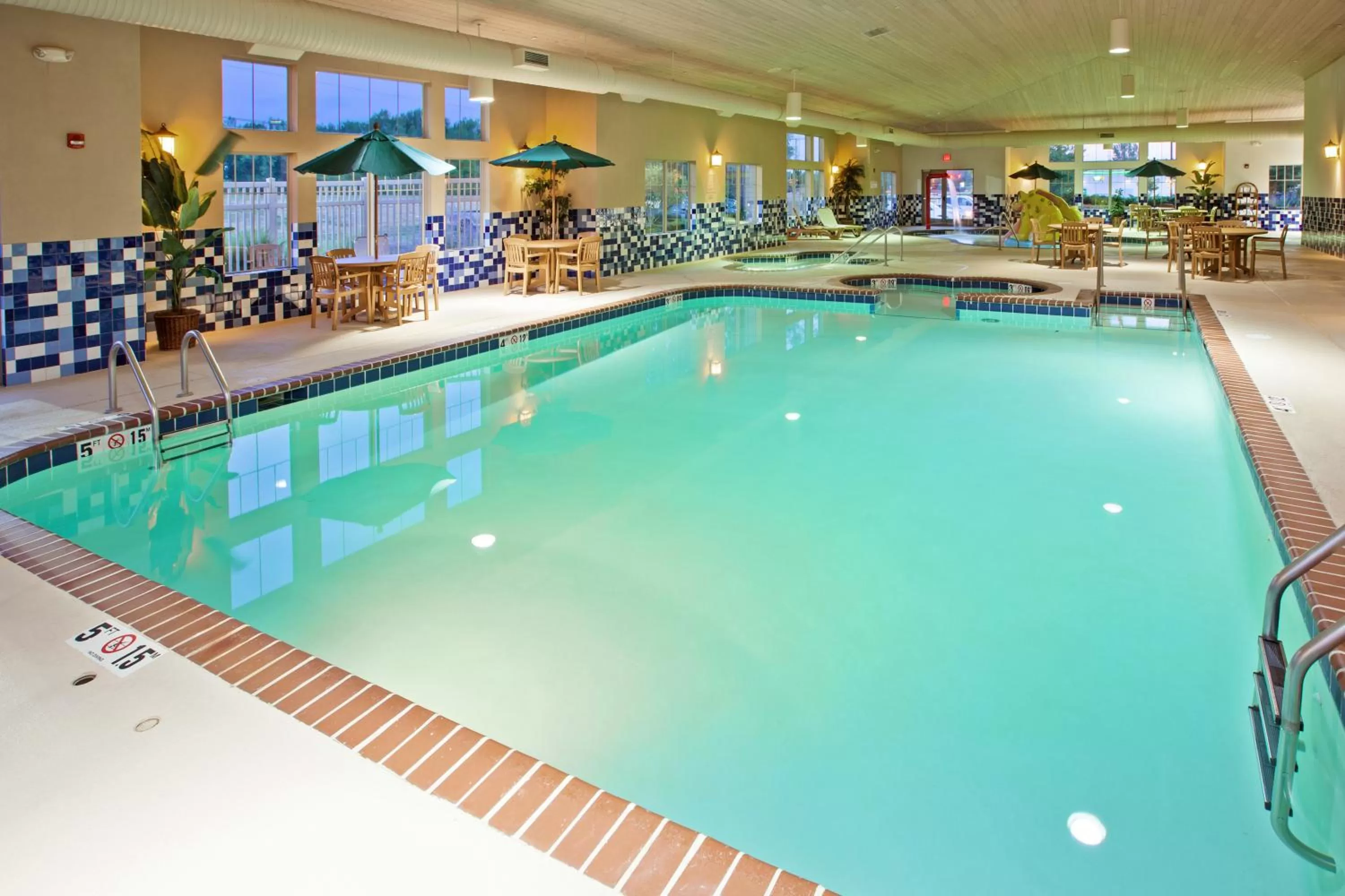 Swimming pool in Country Inn & Suites by Radisson, Portage, IN