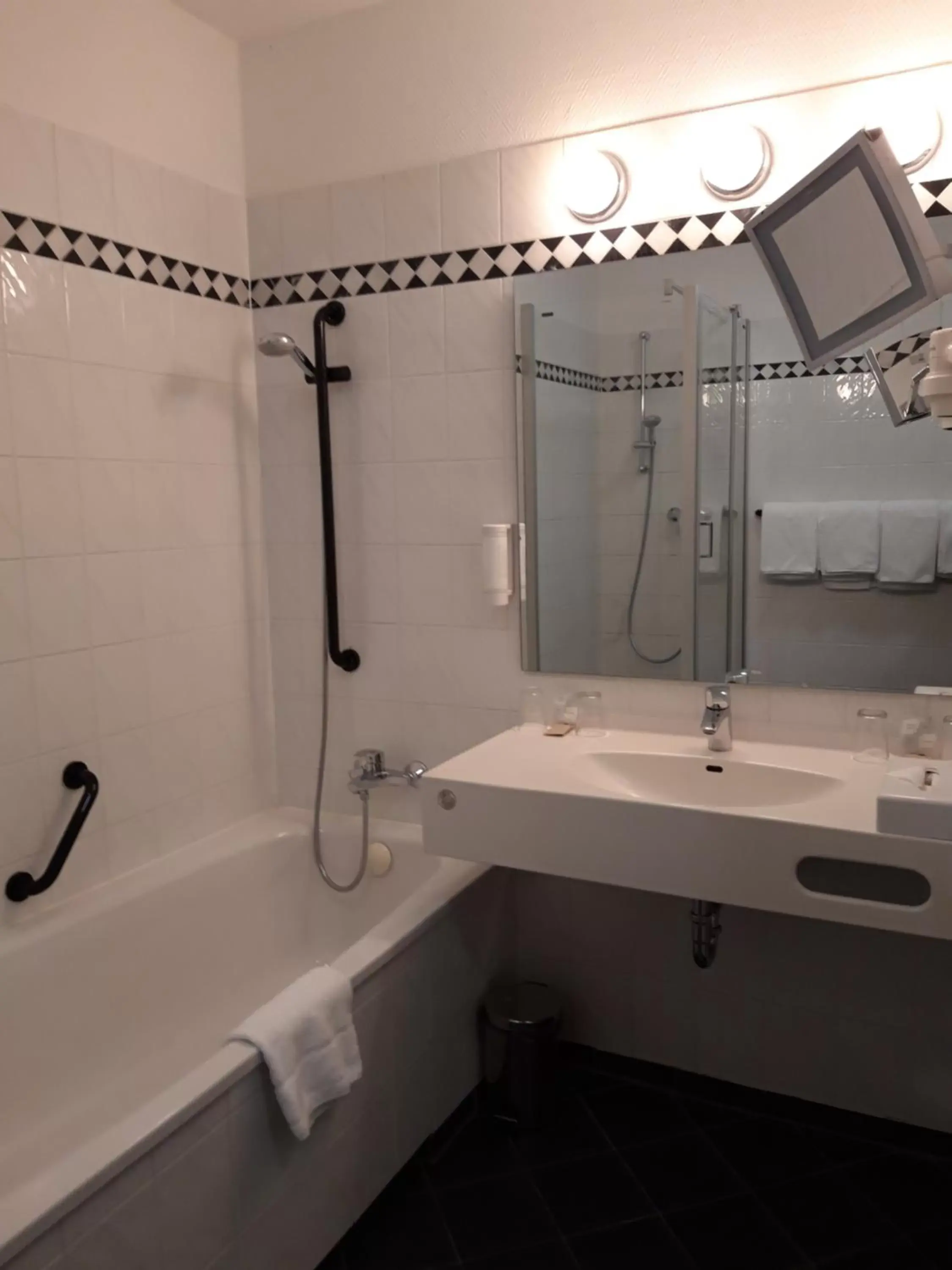 Bathroom in City Hotel Berlin East Bathroom in City Hotel Berlin East