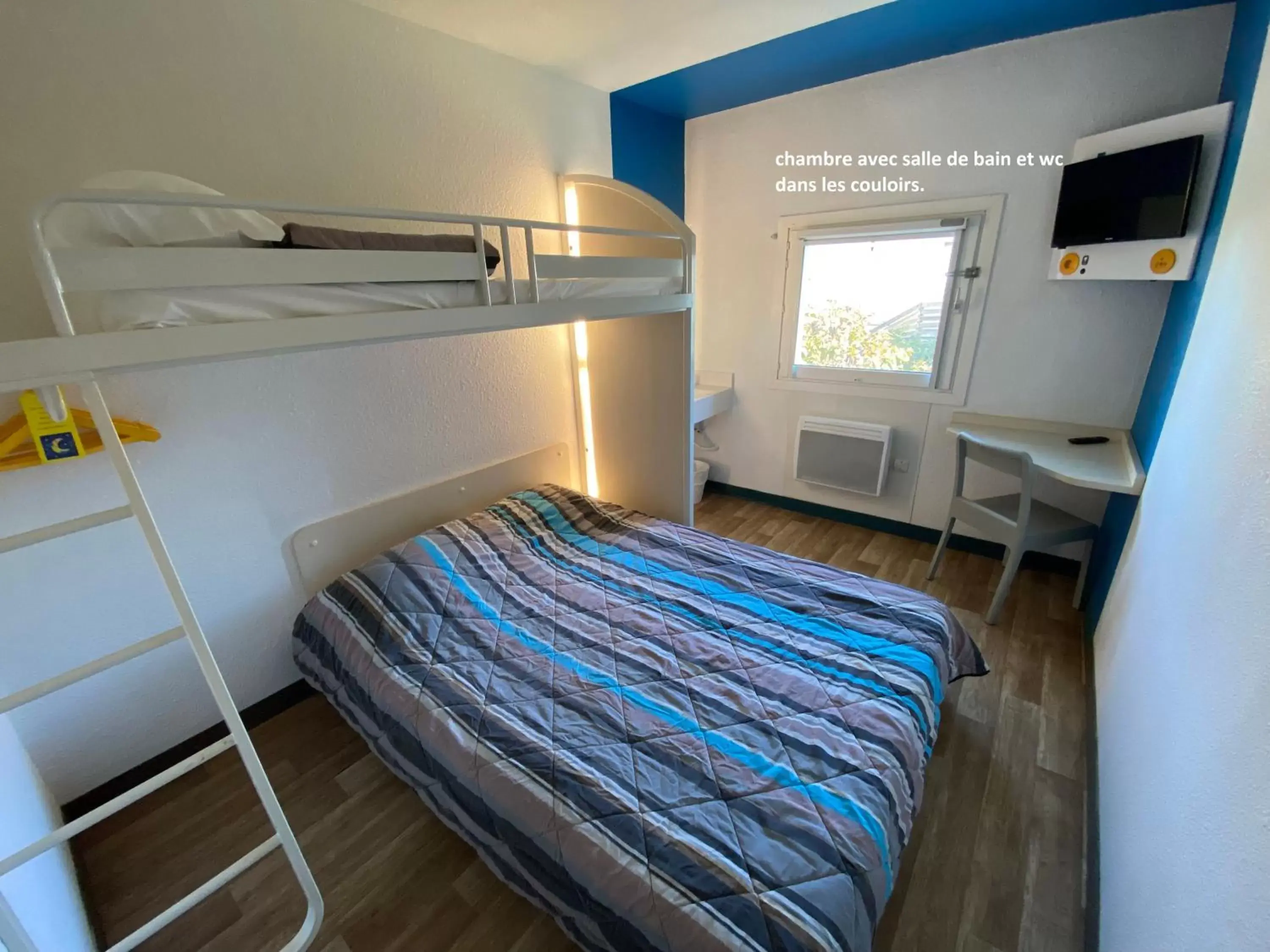 Bed, Bunk Bed in Hotel Class'Eco Carcassonne